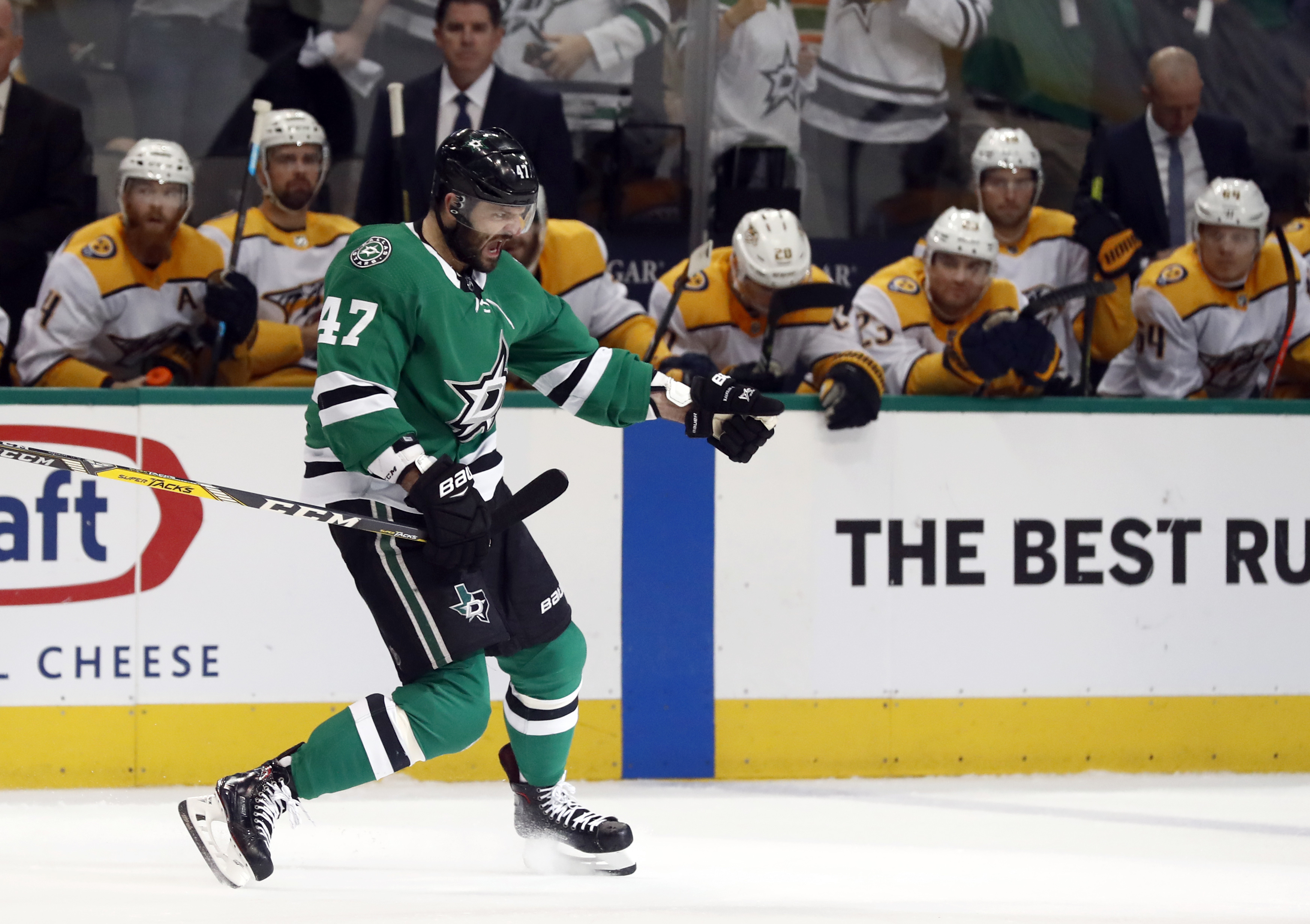 Stars even series with 5-1 win over Predators after 4 in 1st