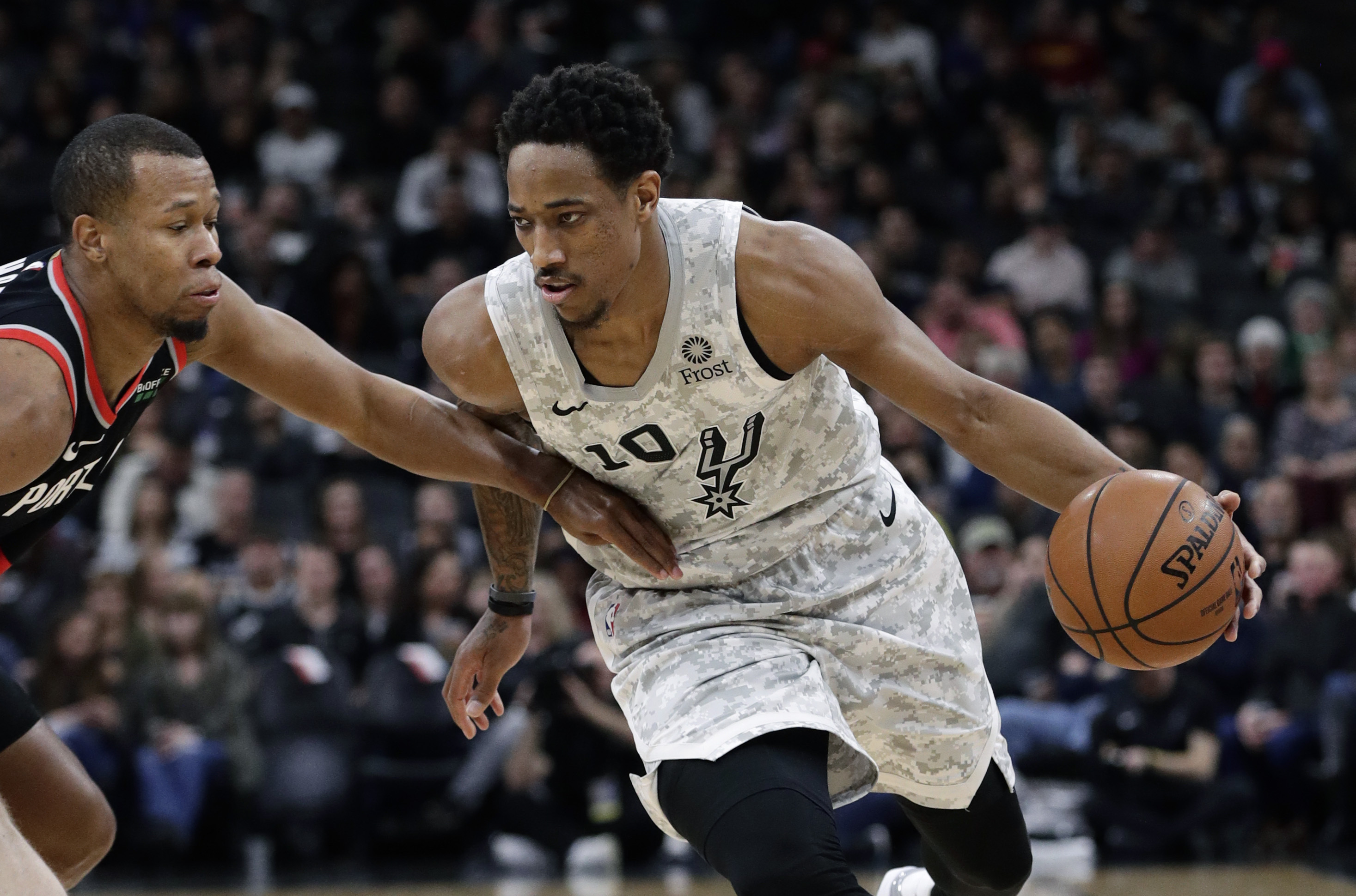 Spurs win eighth straight as Blazers lose McCollum to injury