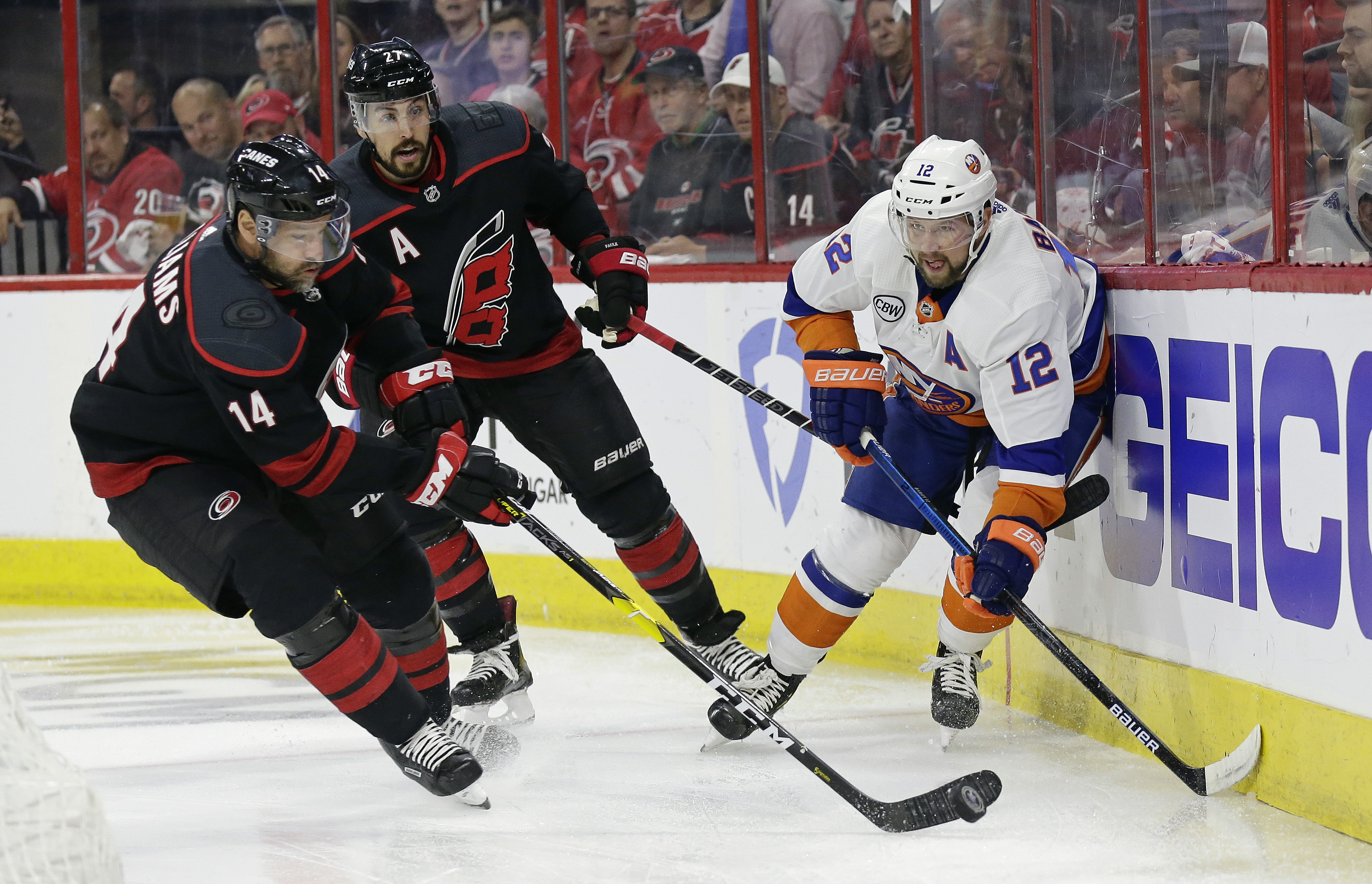 Hurricanes sweep Islanders with 5-2 victory in Game 4