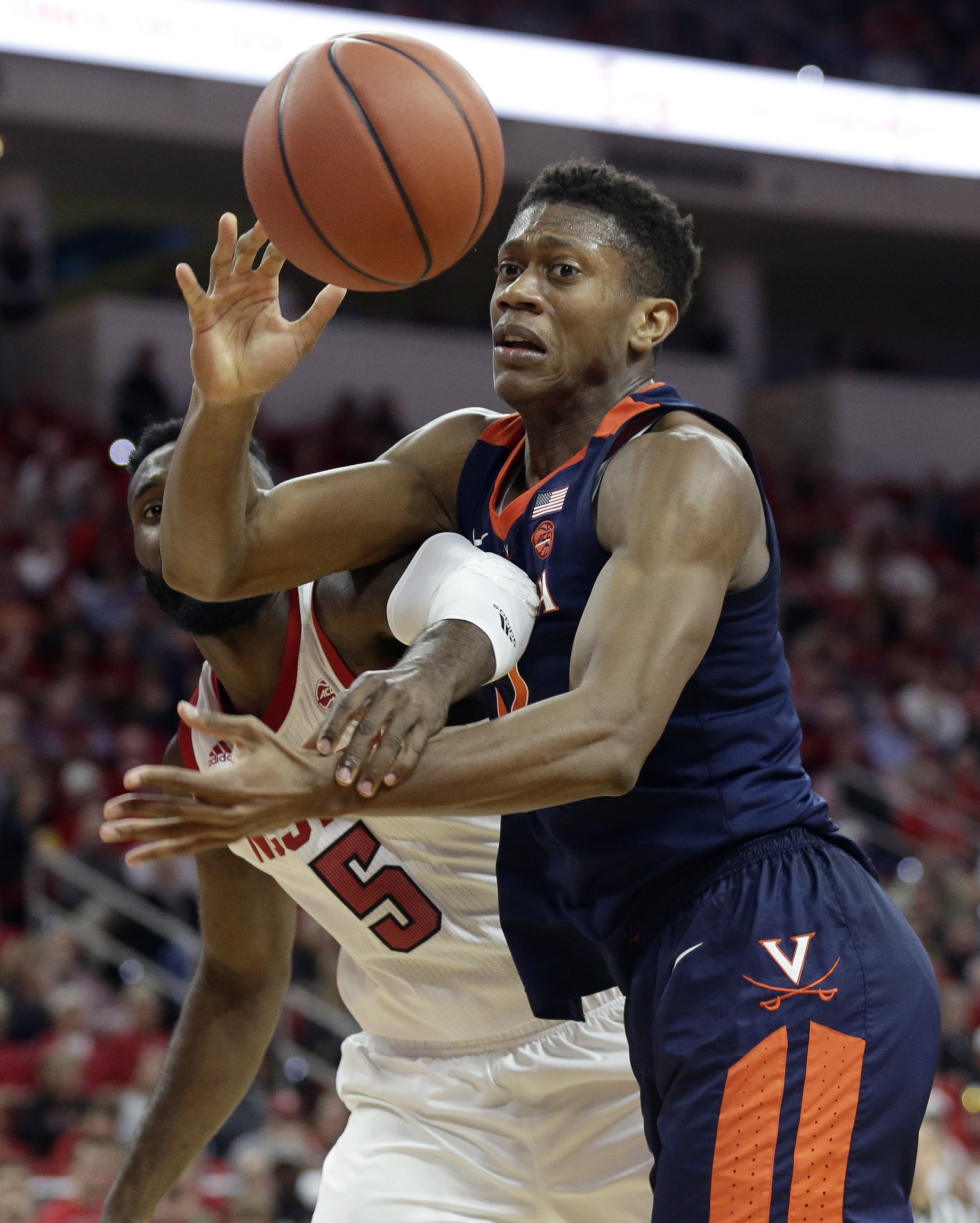 No. 3 Virginia outlasts No. 23 NC State 66-65 in overtime