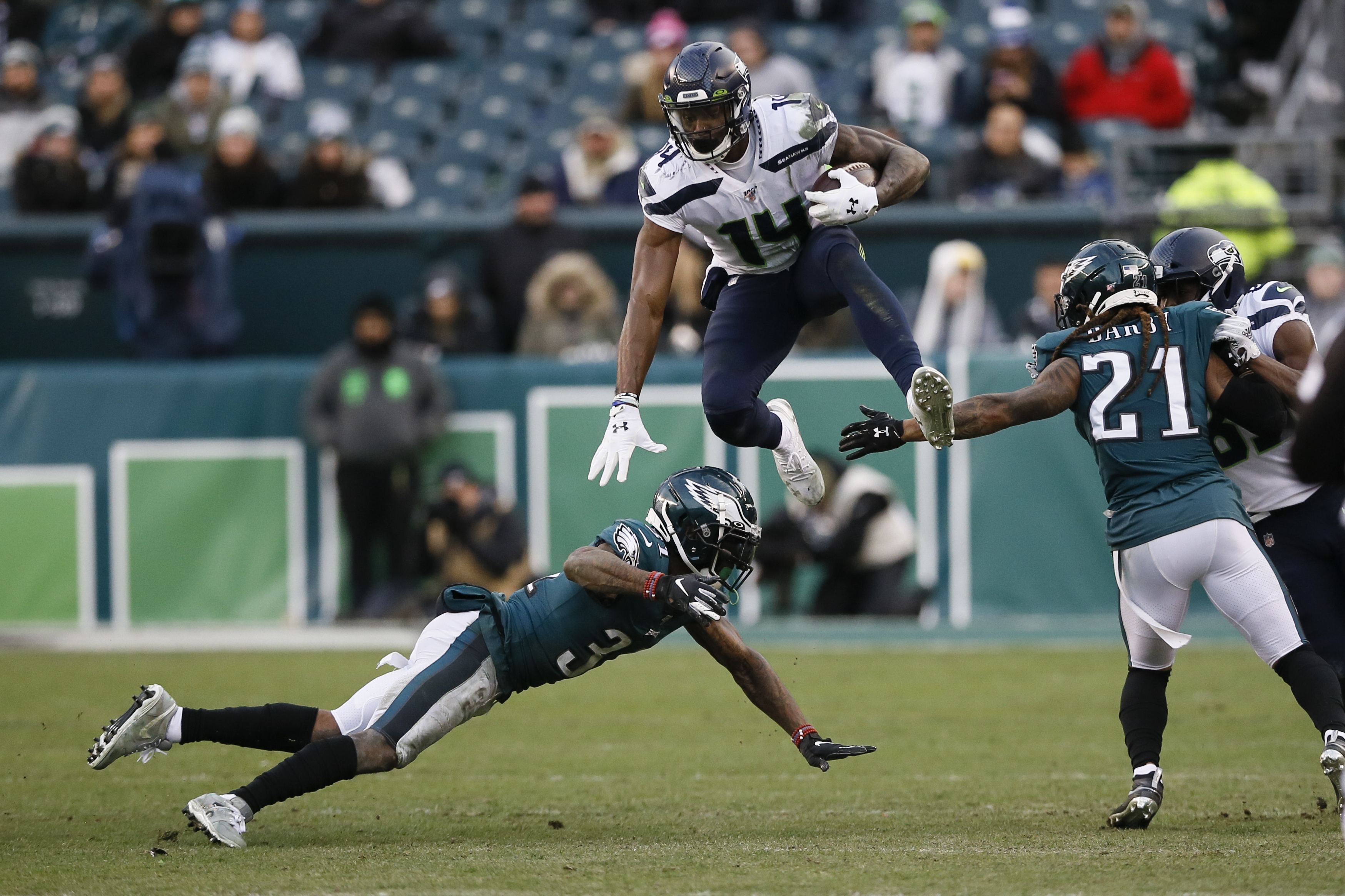 Seahawks remain unbeaten on road, win at Philadelphia