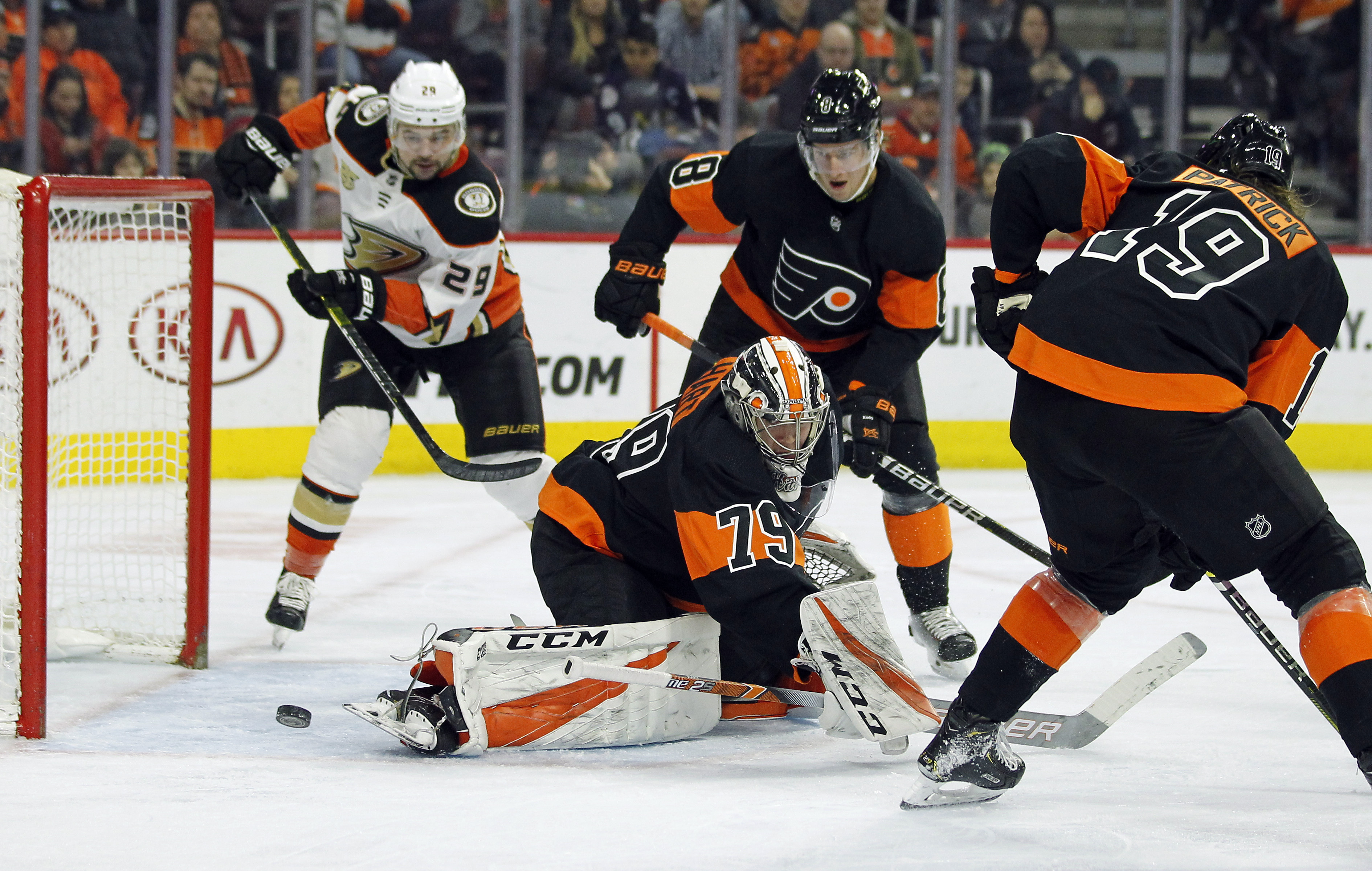 Hart, Couturier lead Flyers over slumping Ducks 6-2
