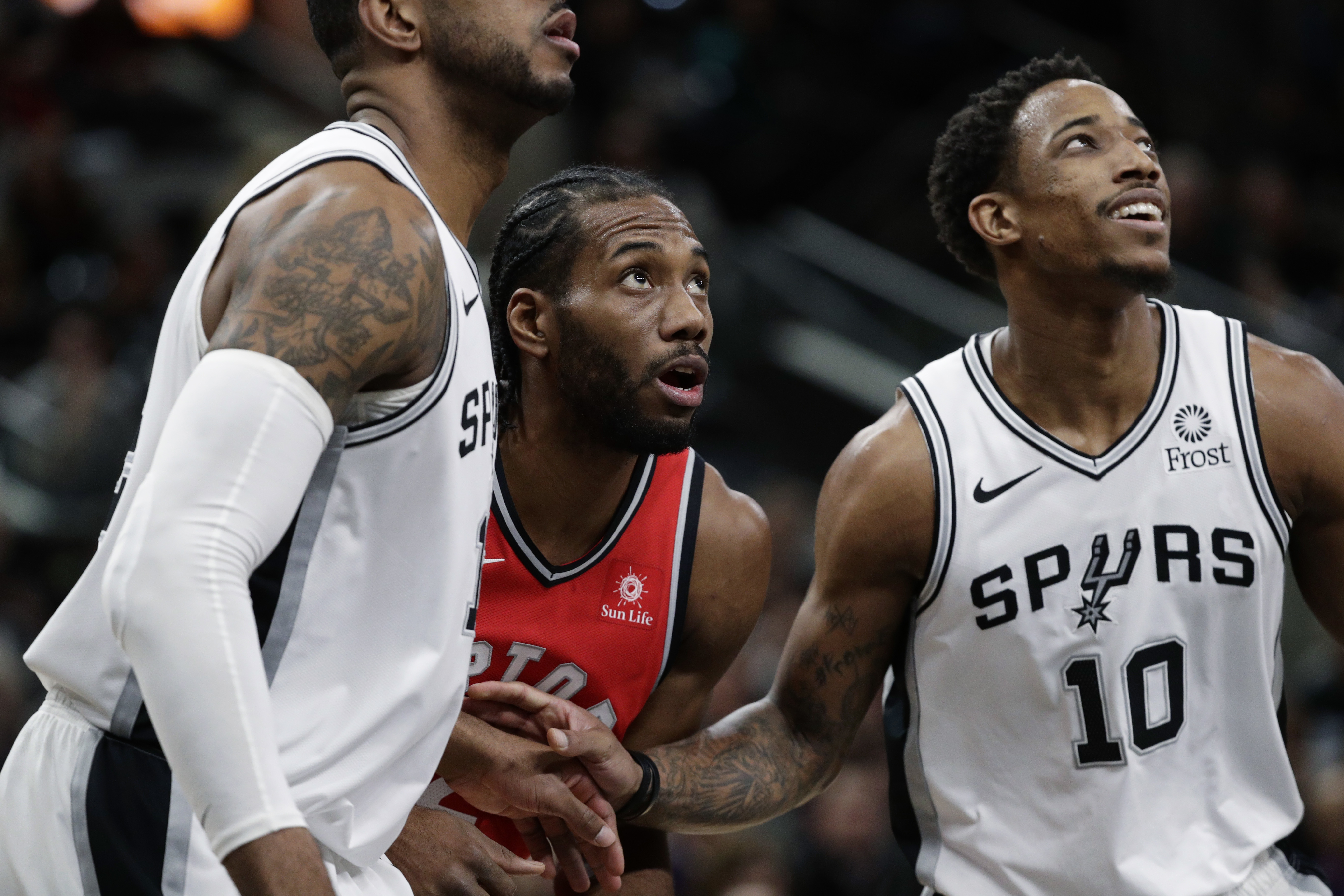 DeRozan, Spurs rout Raptors in Leonard’s return