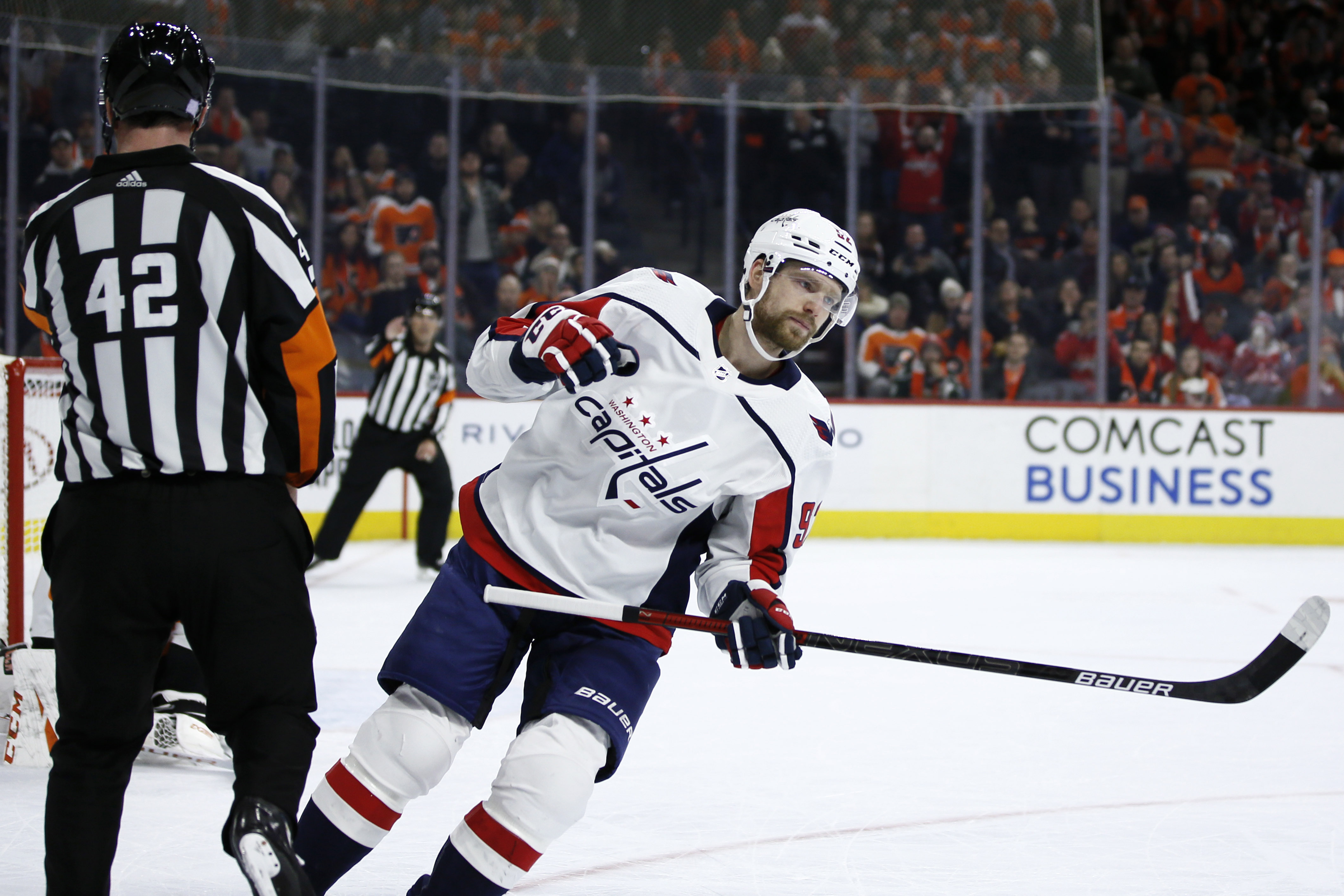 Capitals top Flyers 2-1 in shootout to extend point streak