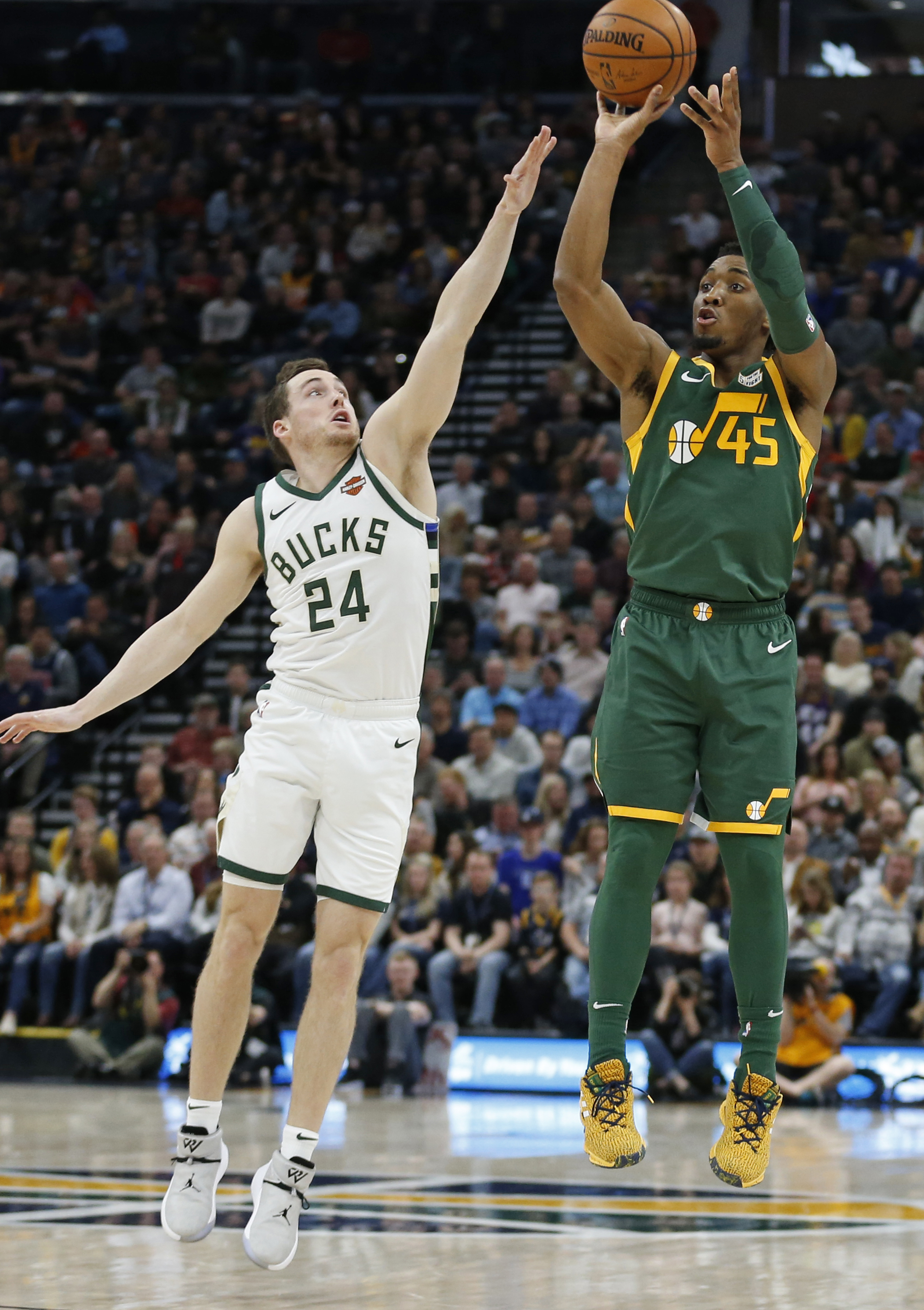 Mitchell scores career-high 46 to lead Jazz past Bucks