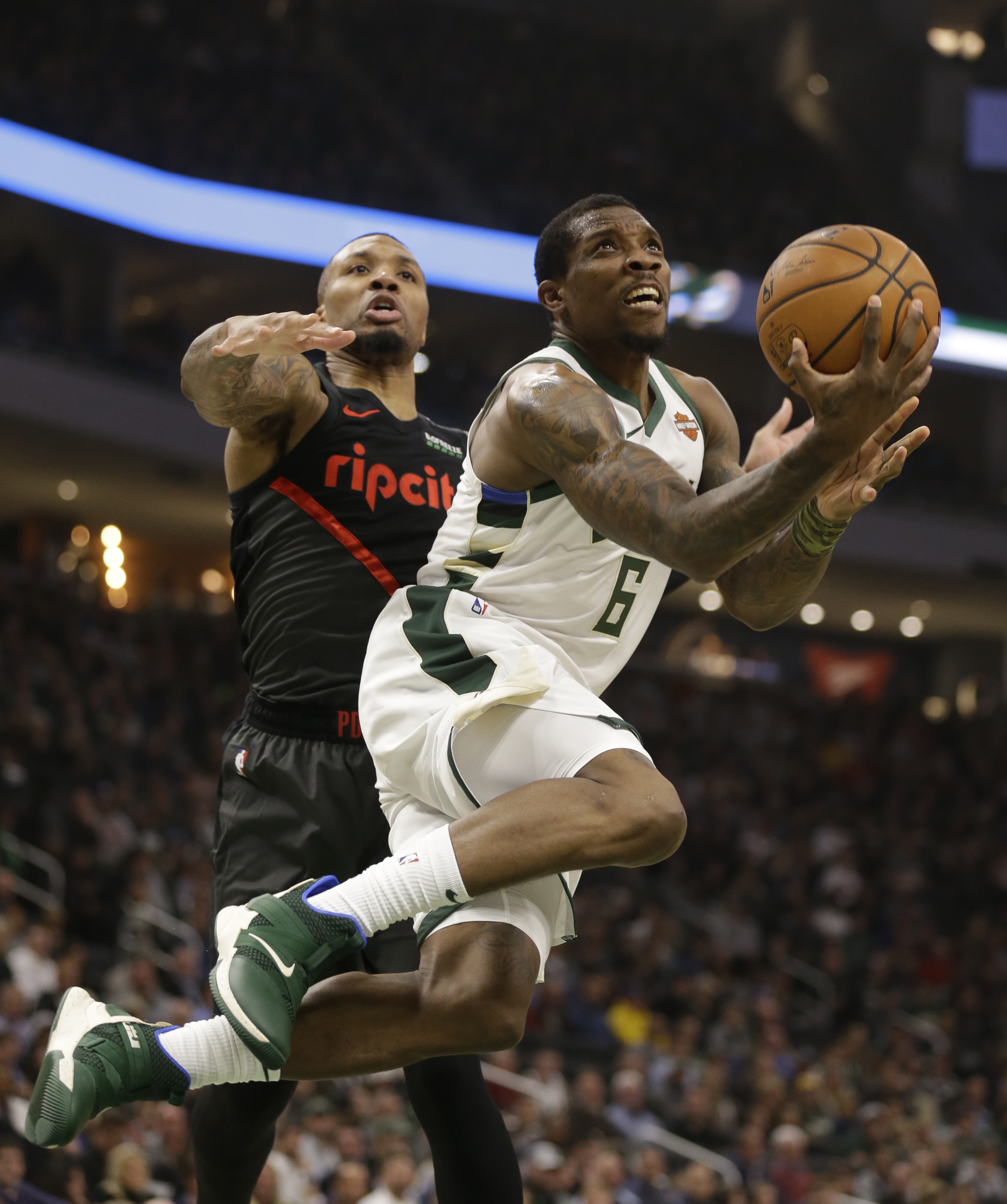 Antetokounmpo leads Bucks to 143-100 rout of Trail Blazers