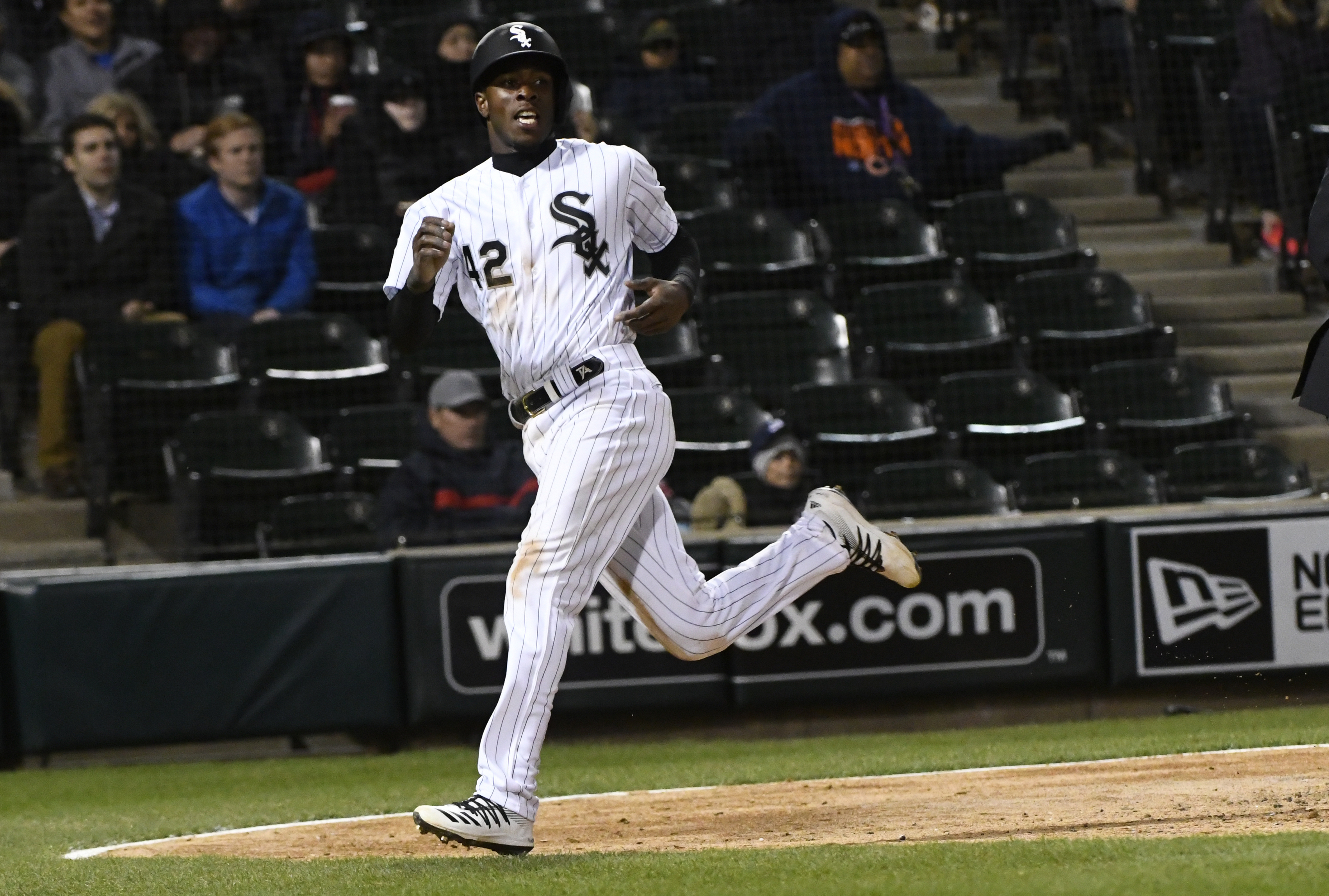 Castillo’s homer lifts White Sox over Royals 5-4