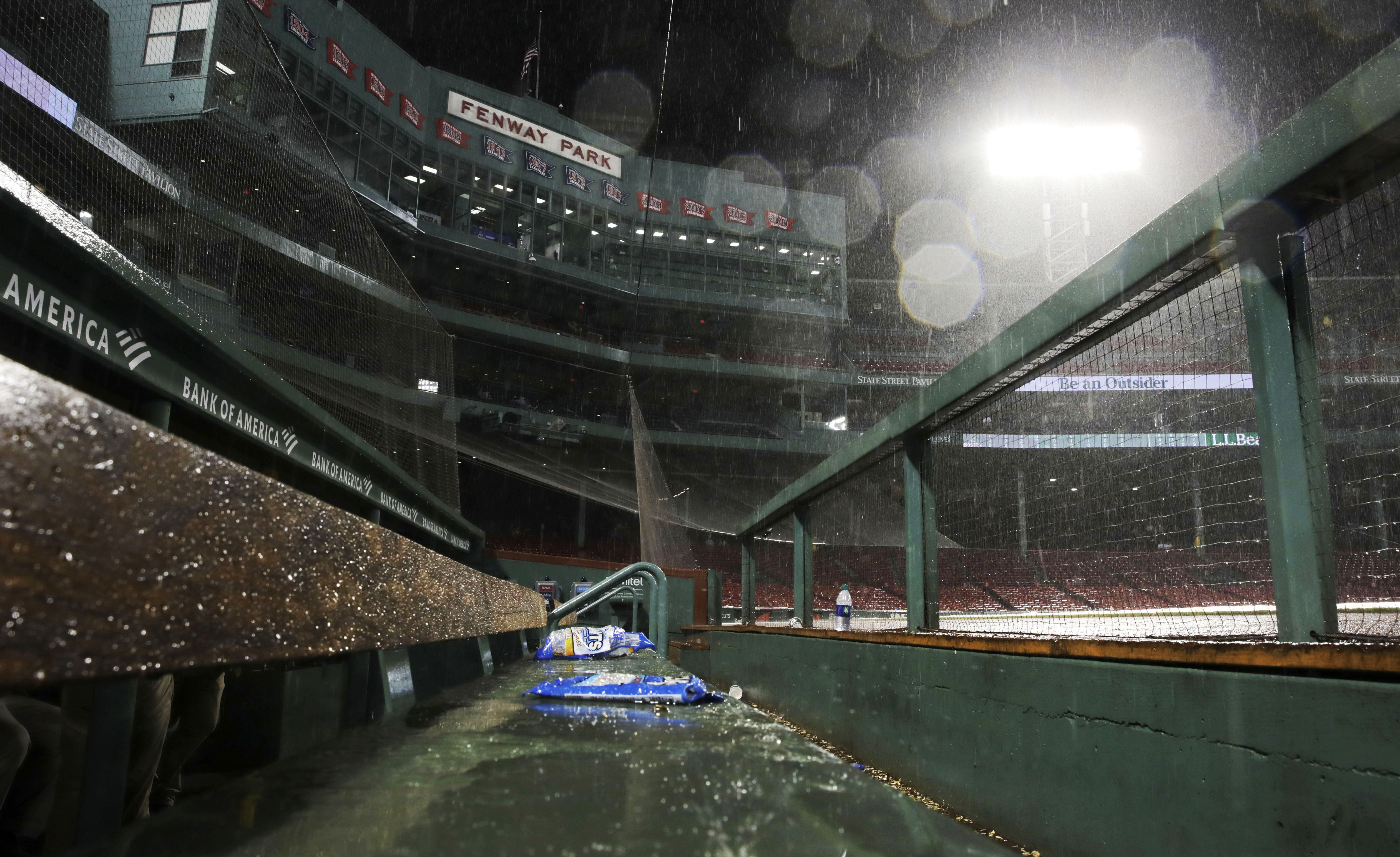 Red Sox, Royals suspended by rain tied 4-4 in 10th