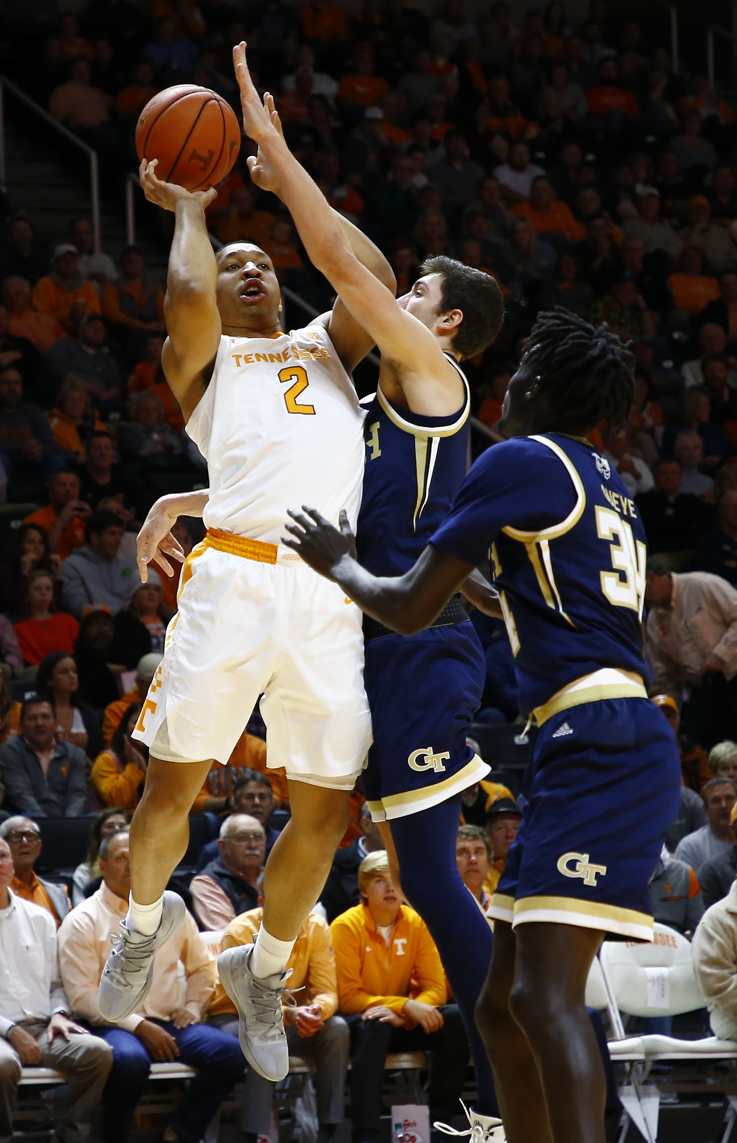 Defense carries No. 5 Tennessee past Georgia Tech 66-53