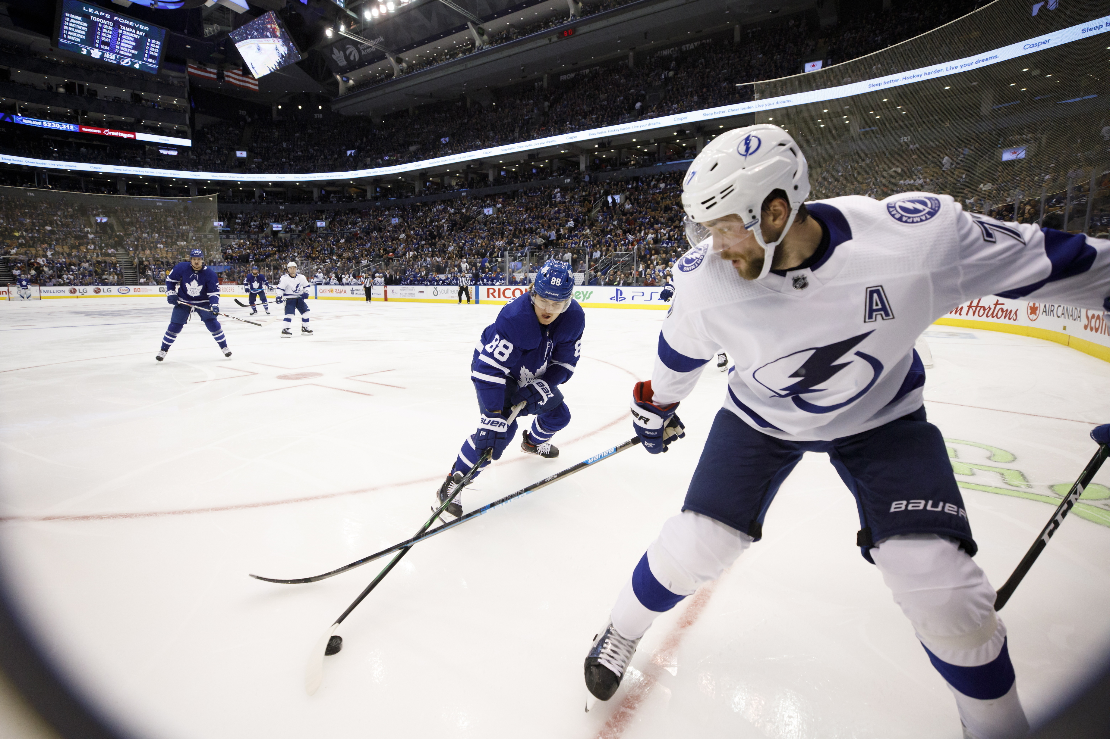 Kucherov finishes with 4 points, Lightning beat Leafs 7-3
