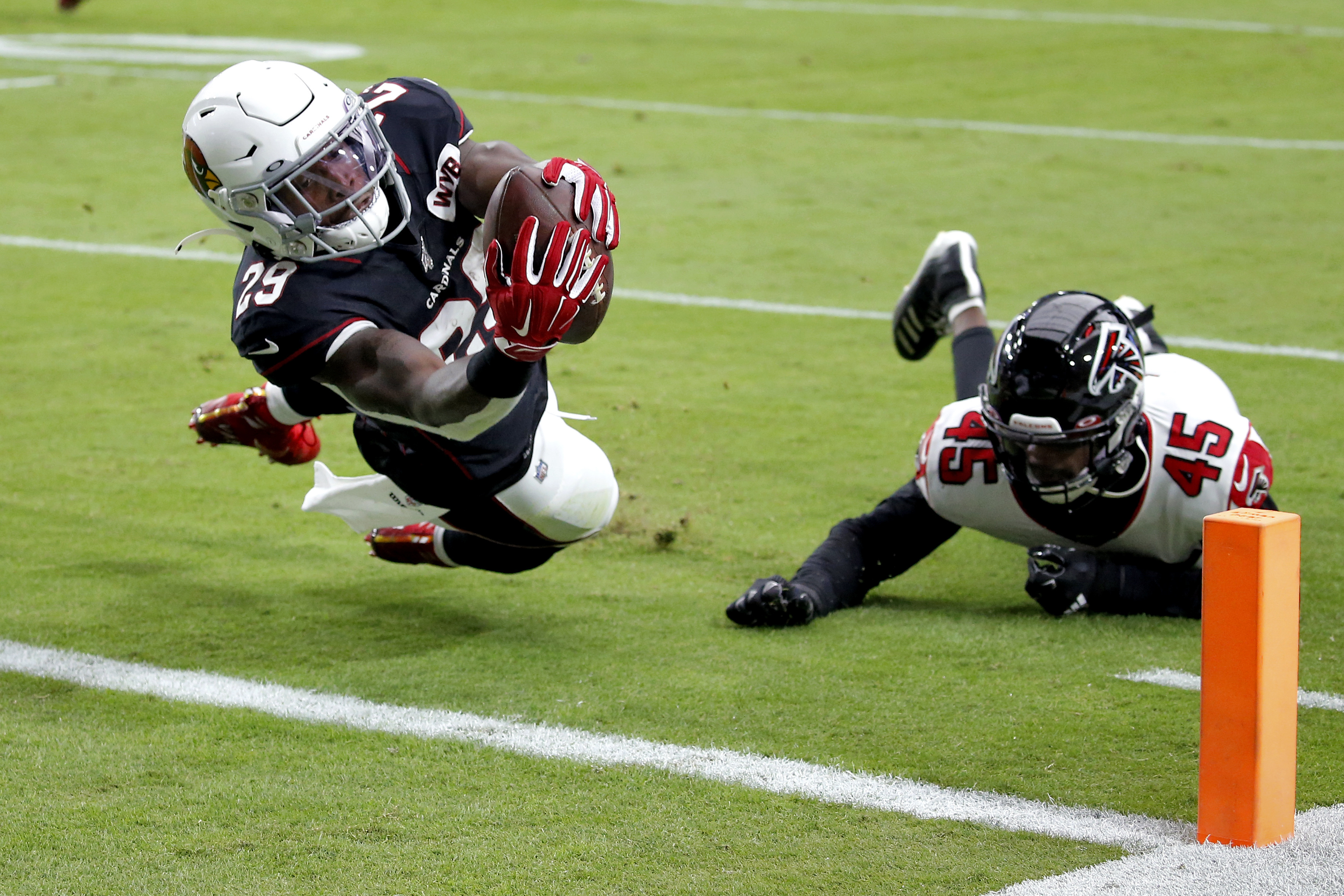 Cardinals beat Falcons 34-33 after Bryant's extra point miss