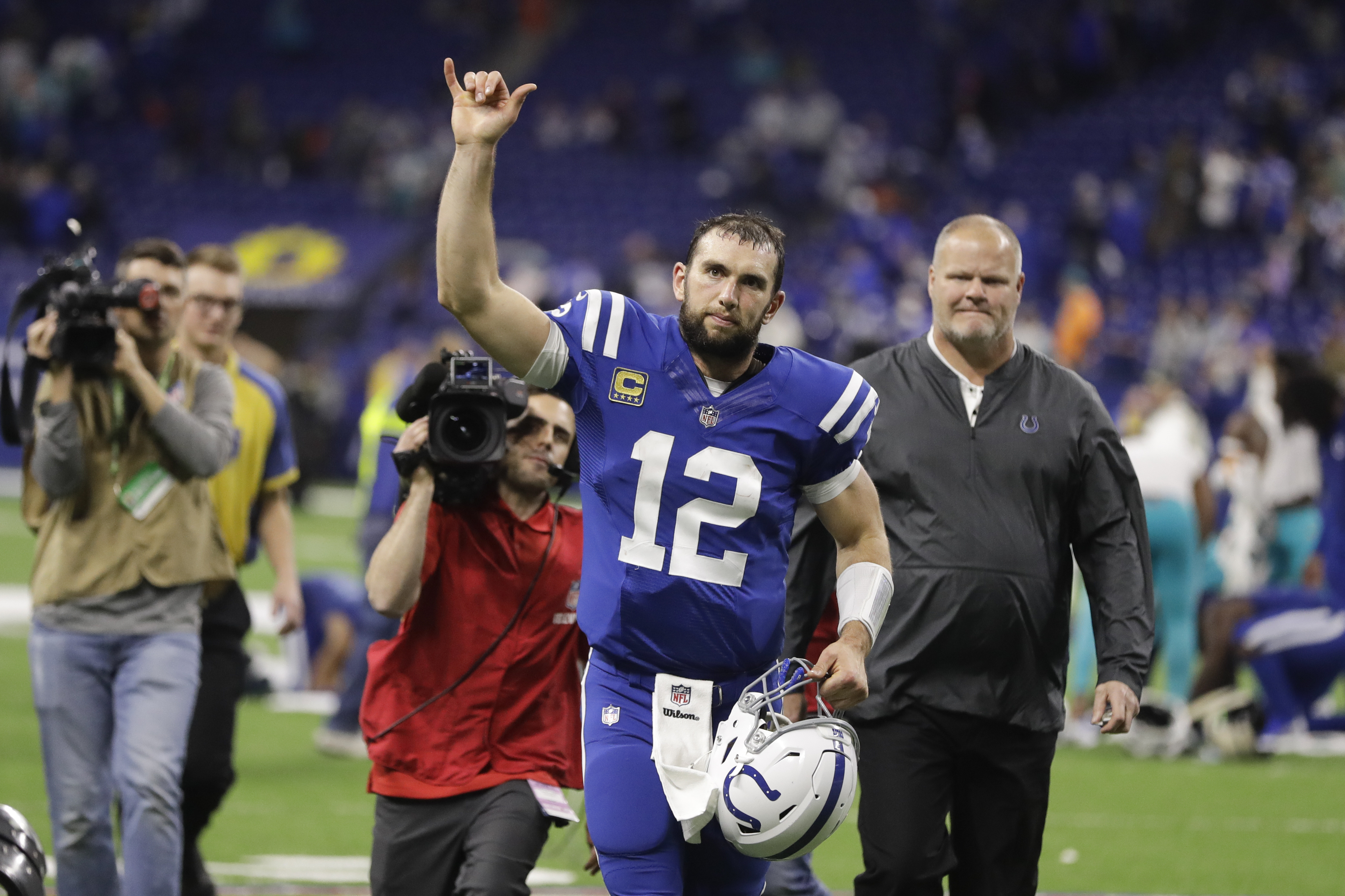 Luck’s closing flurry gives Colts 27-24 victory over Miami