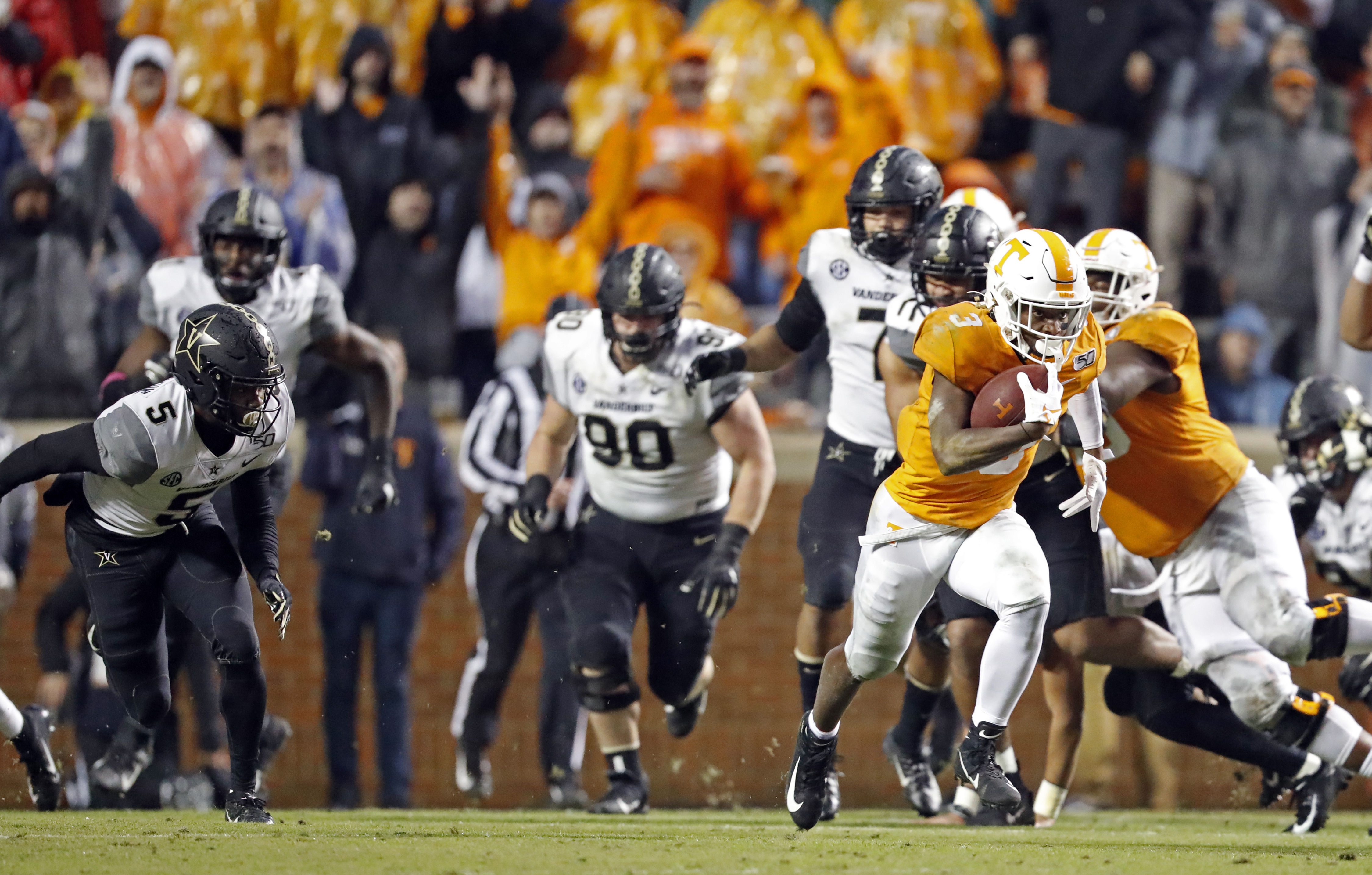 Gray's big day helps Tennessee trounce Vandy 28-10