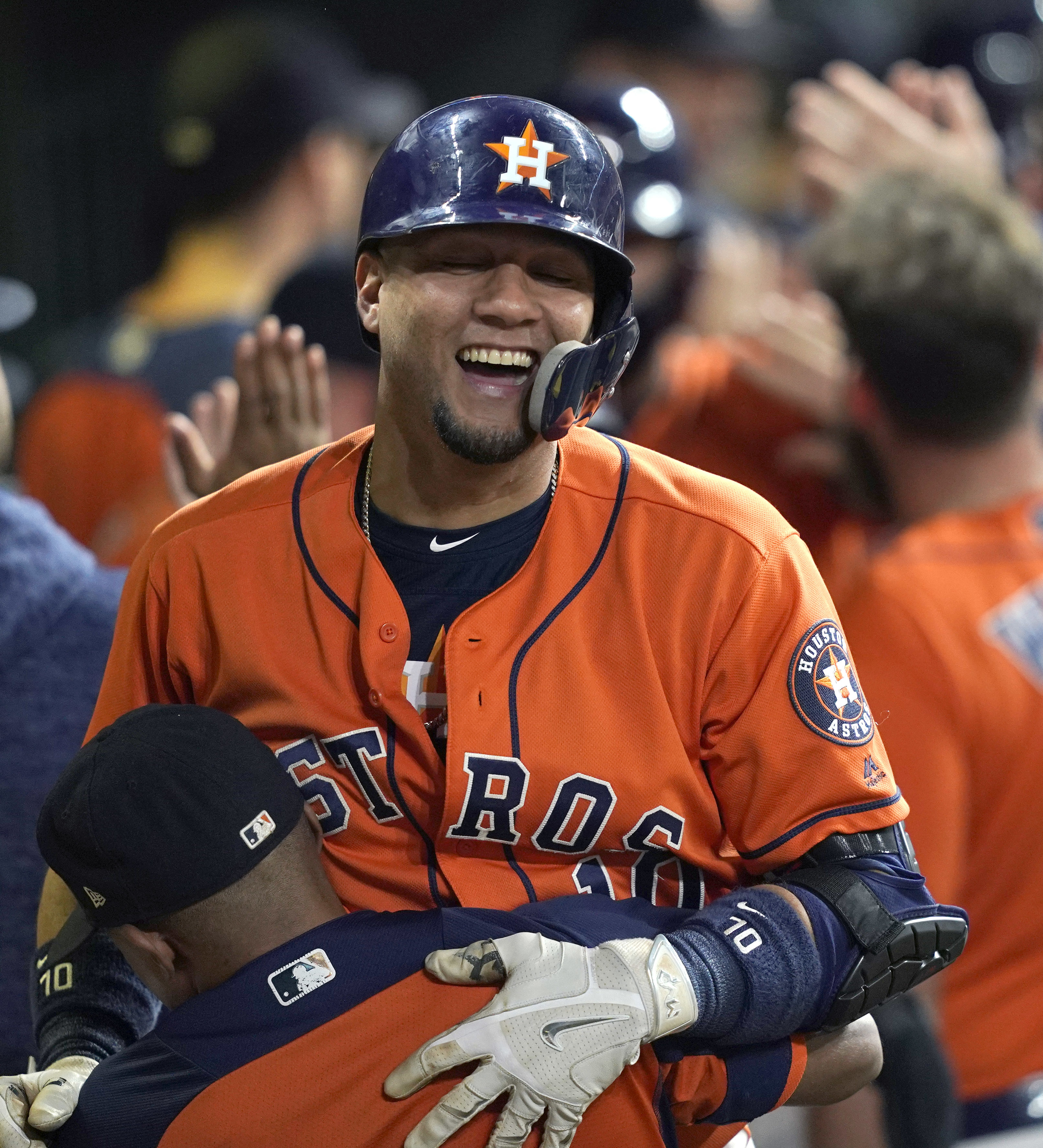 Gurriel homers twice as Astros punch playoff ticket