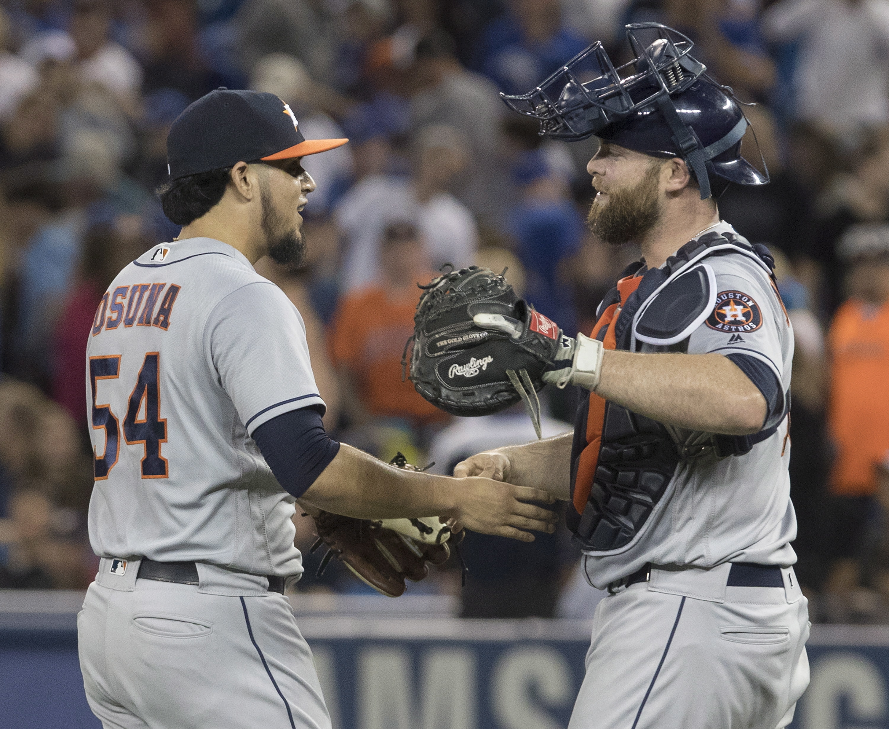 LEADING OFF: Astros, Cubs can clinch; Wright makes comeback