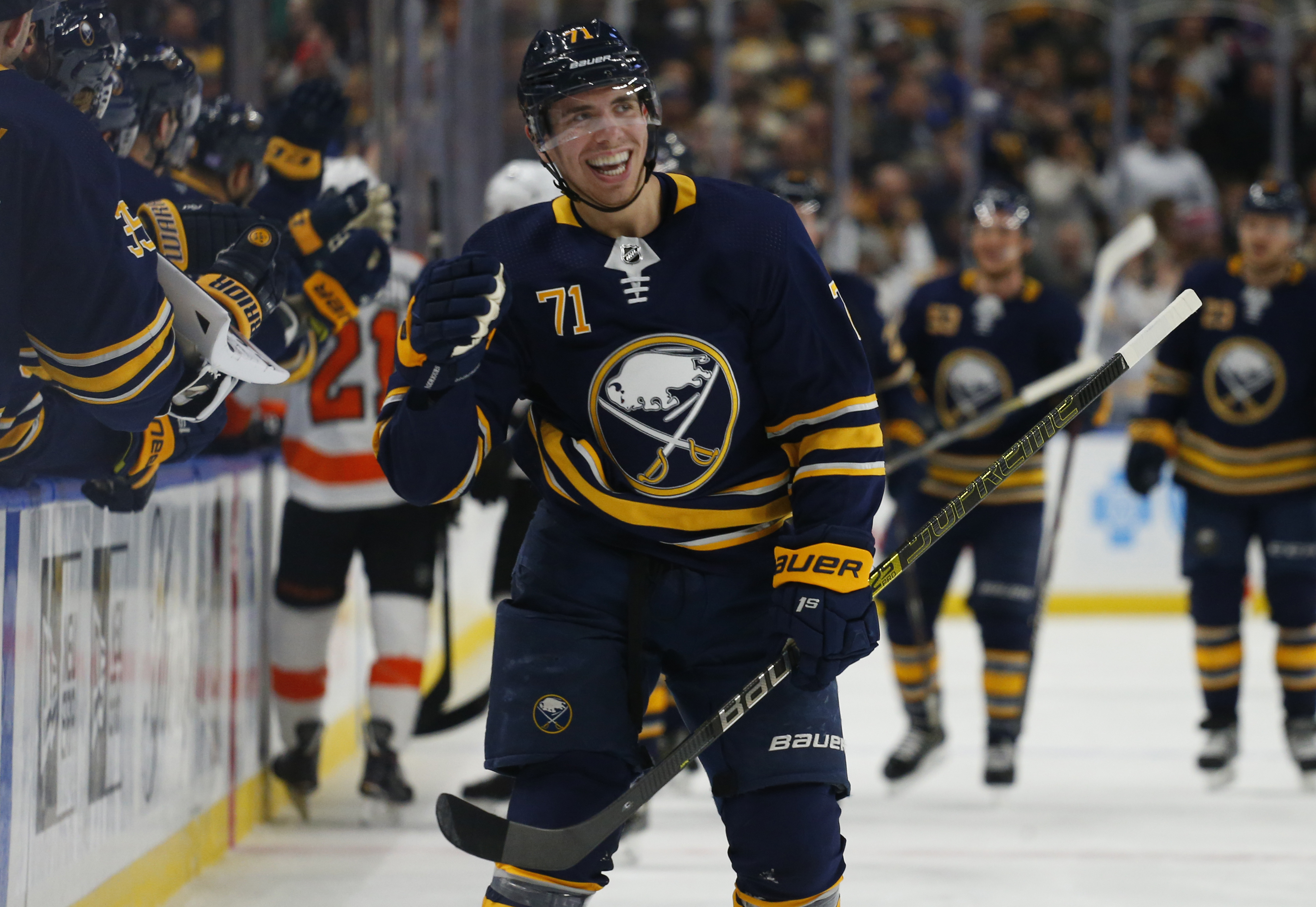 Sabres score 4 in 1st, beat Flyers 5-2 for 7th straight