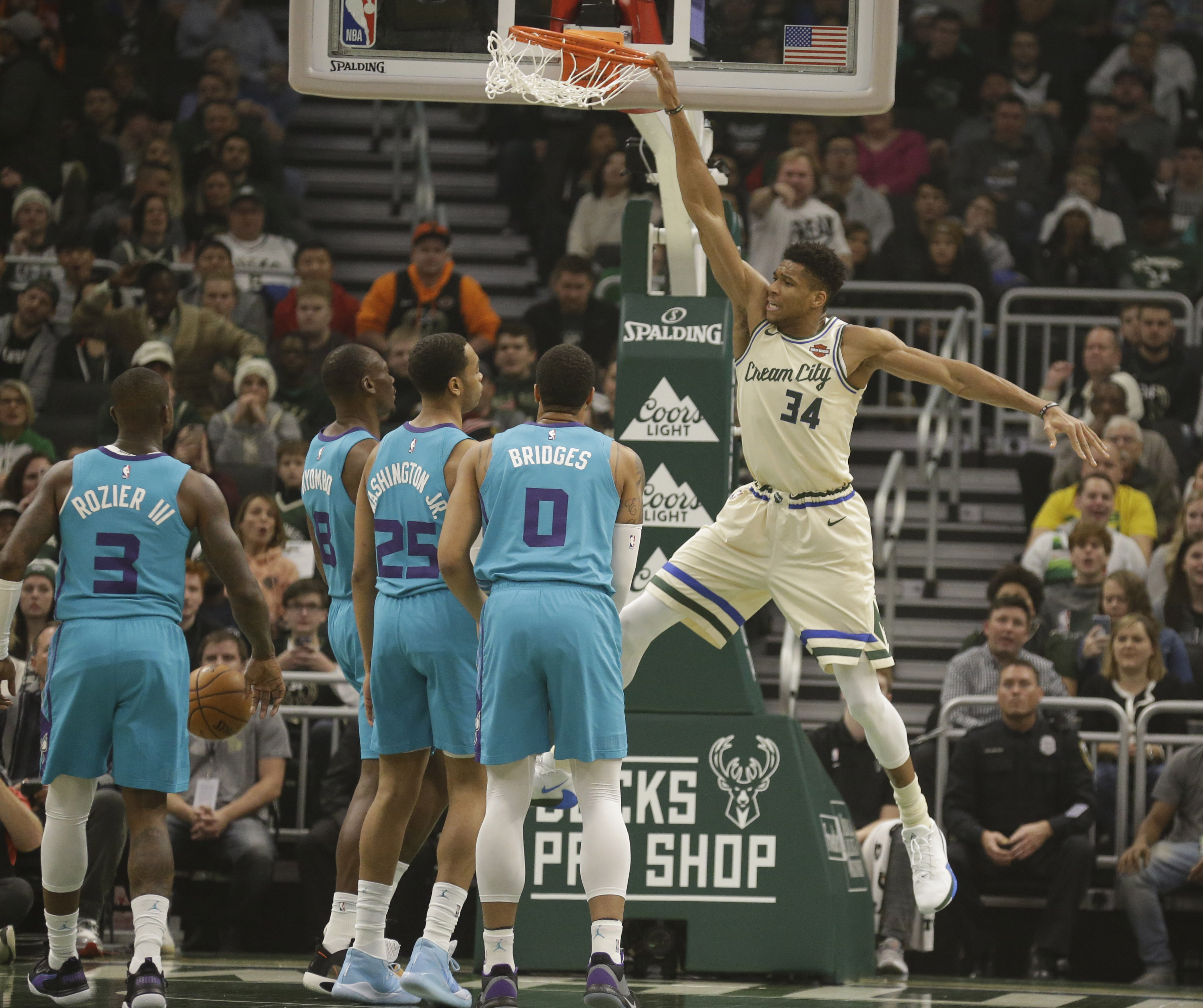 Bucks rout Hornets, 137-96; Giannis’ double-double run ends