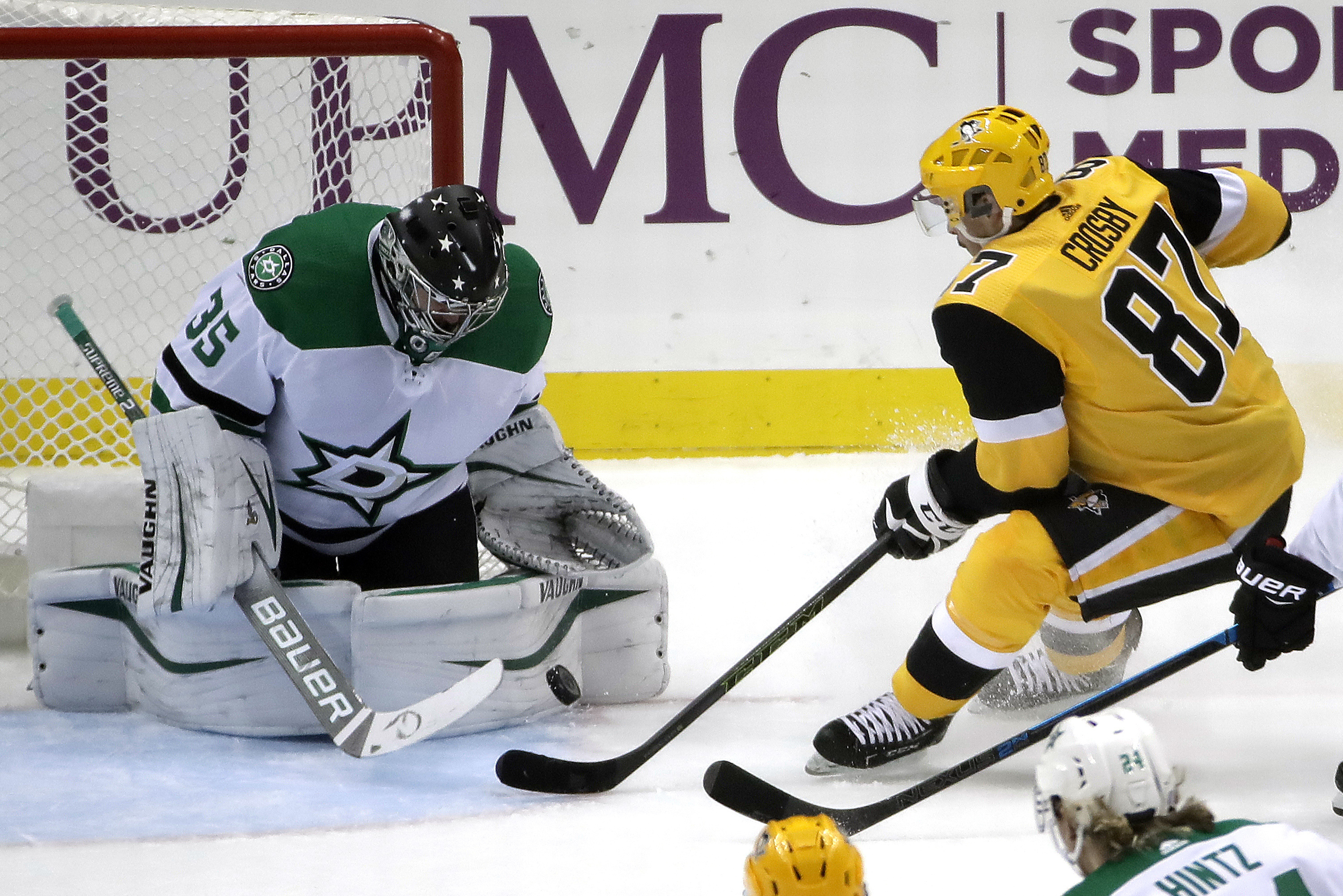 Crosby stars in return, Penguins beat Stars 5-1