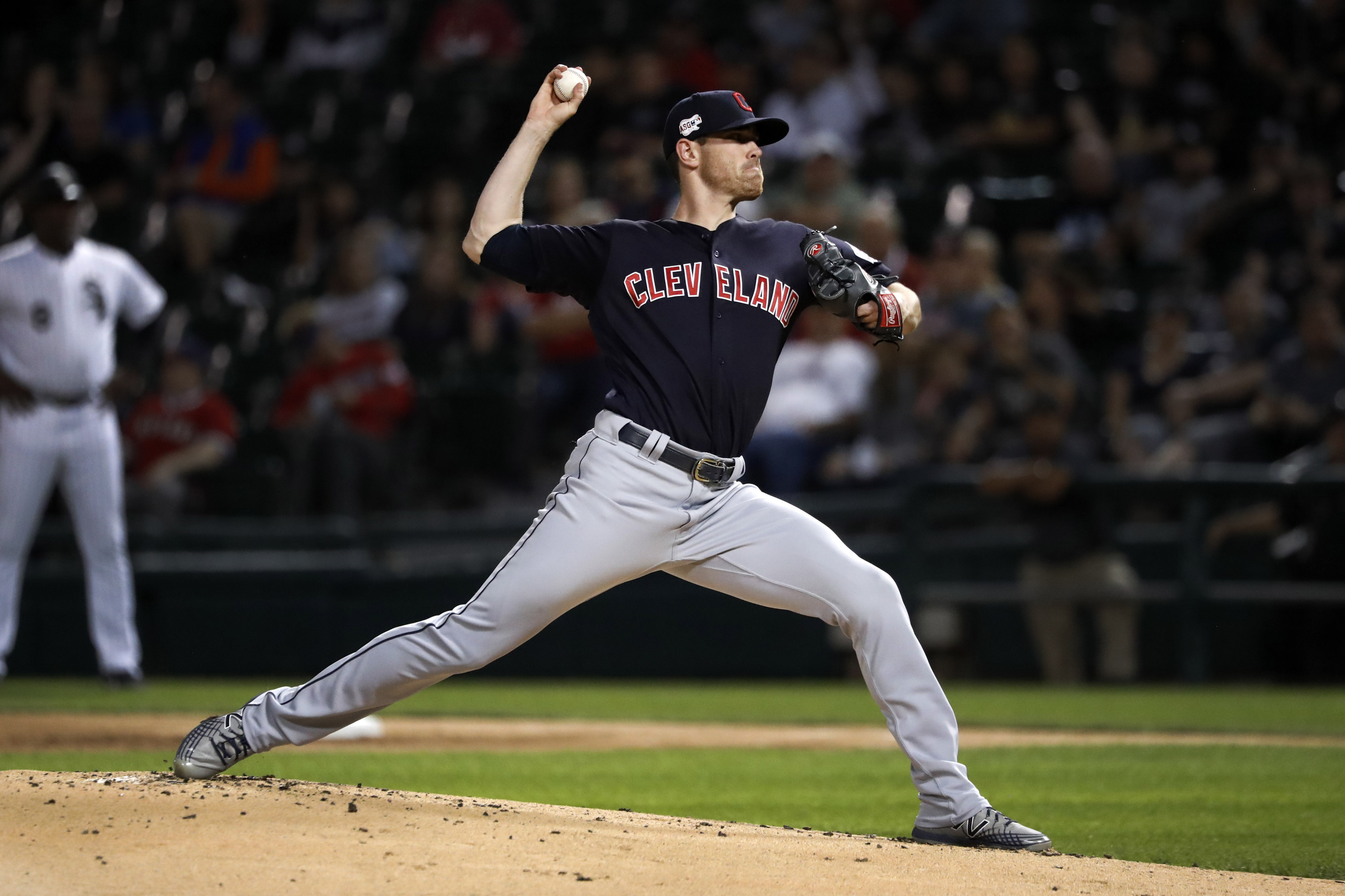 Indians drop in wild-card race, fall to Chisox; Twins clinch