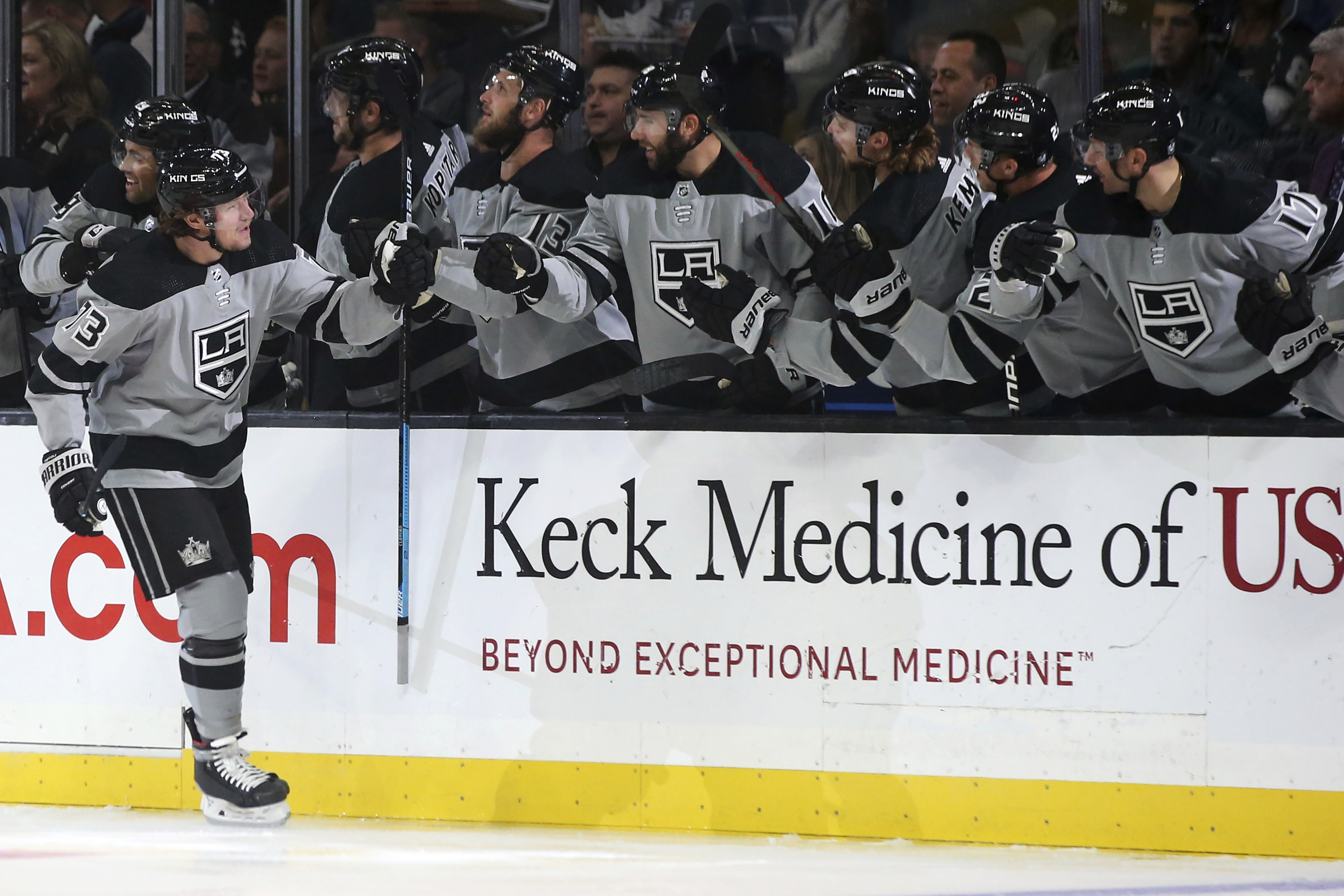Carter helps Kings beat Flames 4-1 to snap 3-game skid