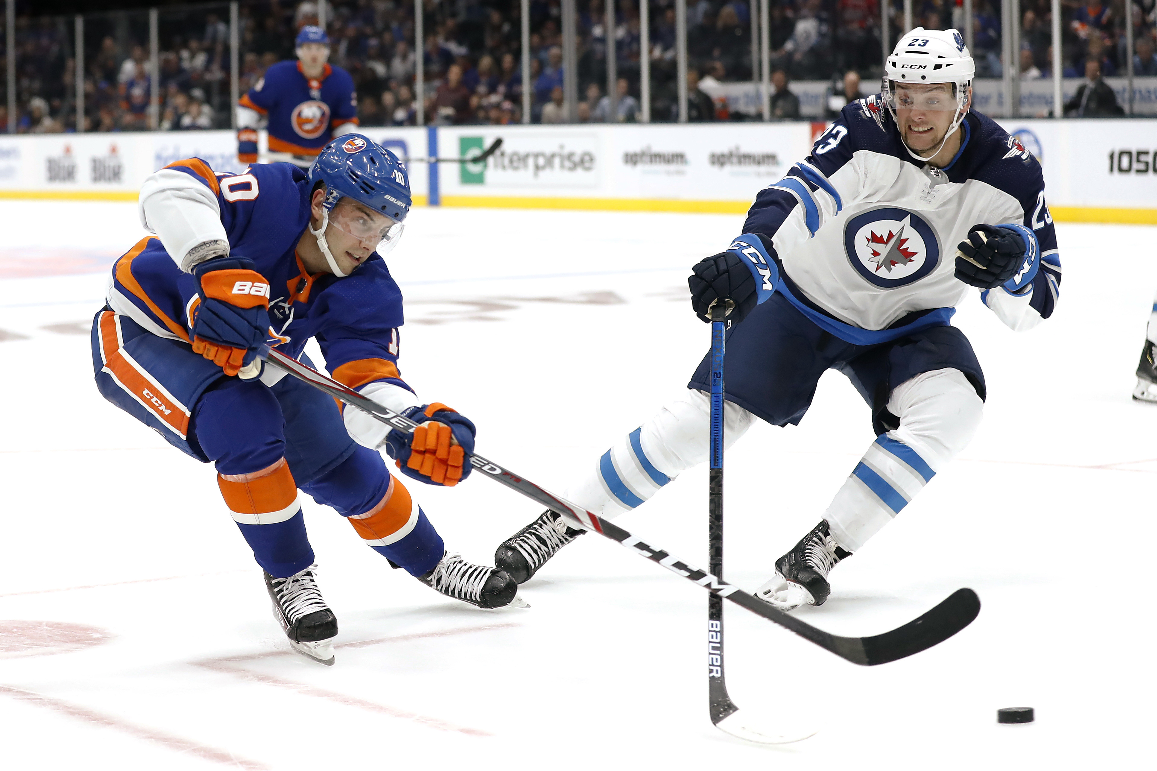 Greiss makes 35 saves, Islanders beat Jets 4-1