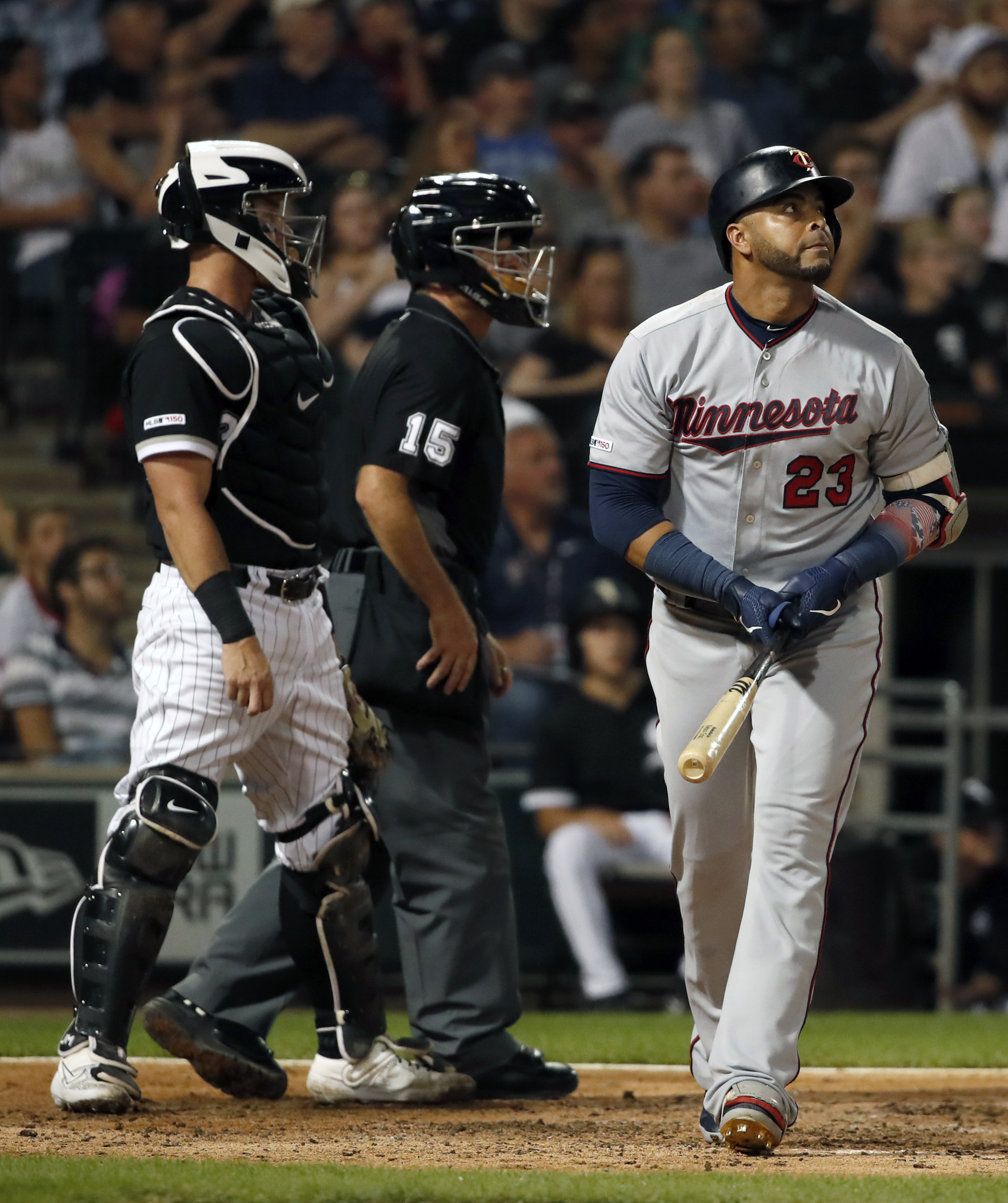 Cruz hits 3 homers, Twins beat White Sox 10-3