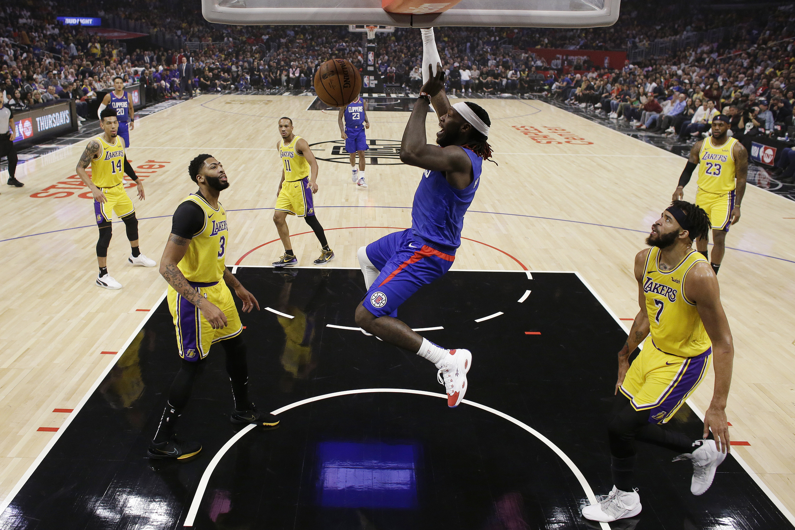 Leonard, Clippers pull away from Lakers in season opener