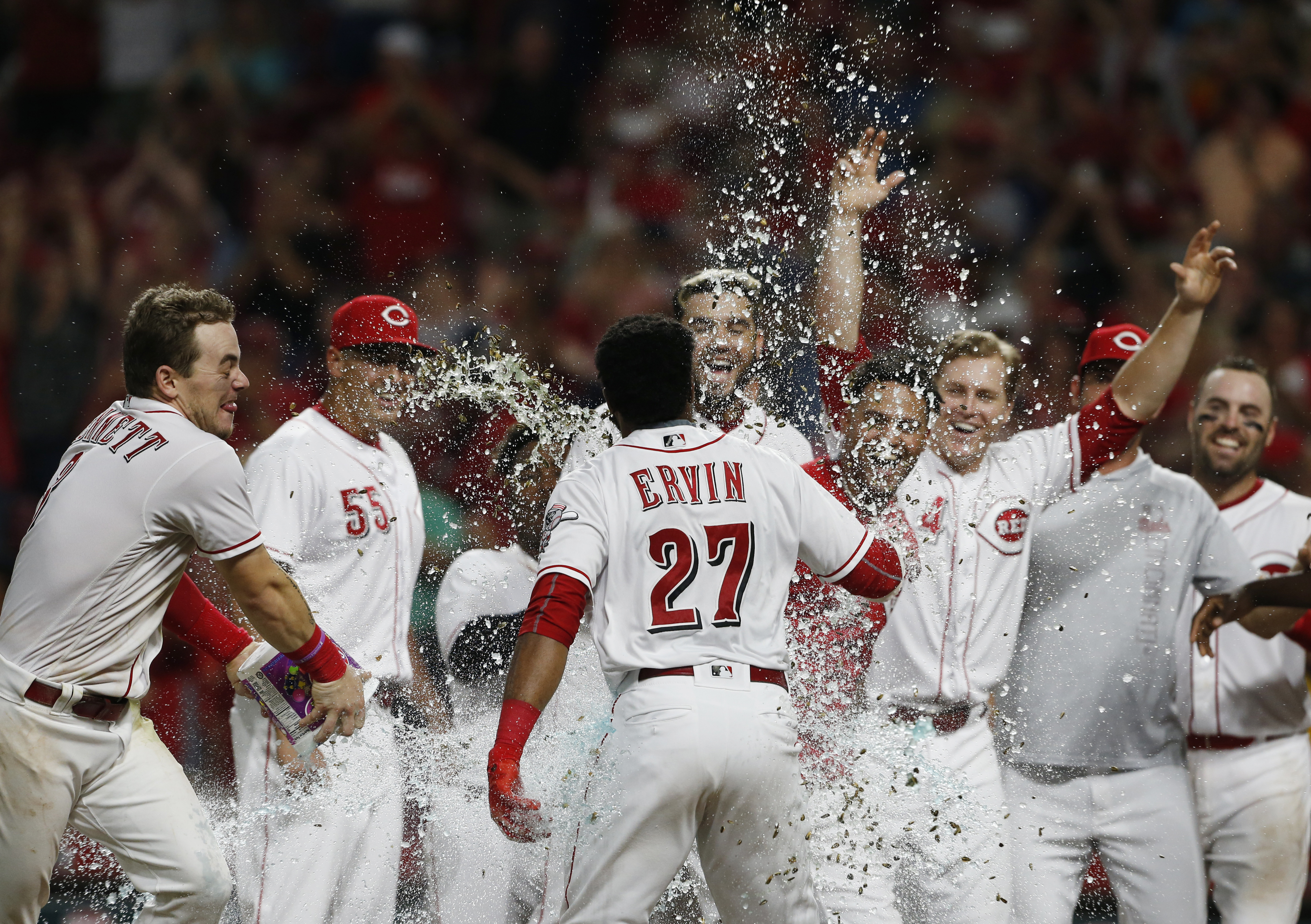Ervin’s leadoff home run in 11th lifts Reds over Giants 2-1