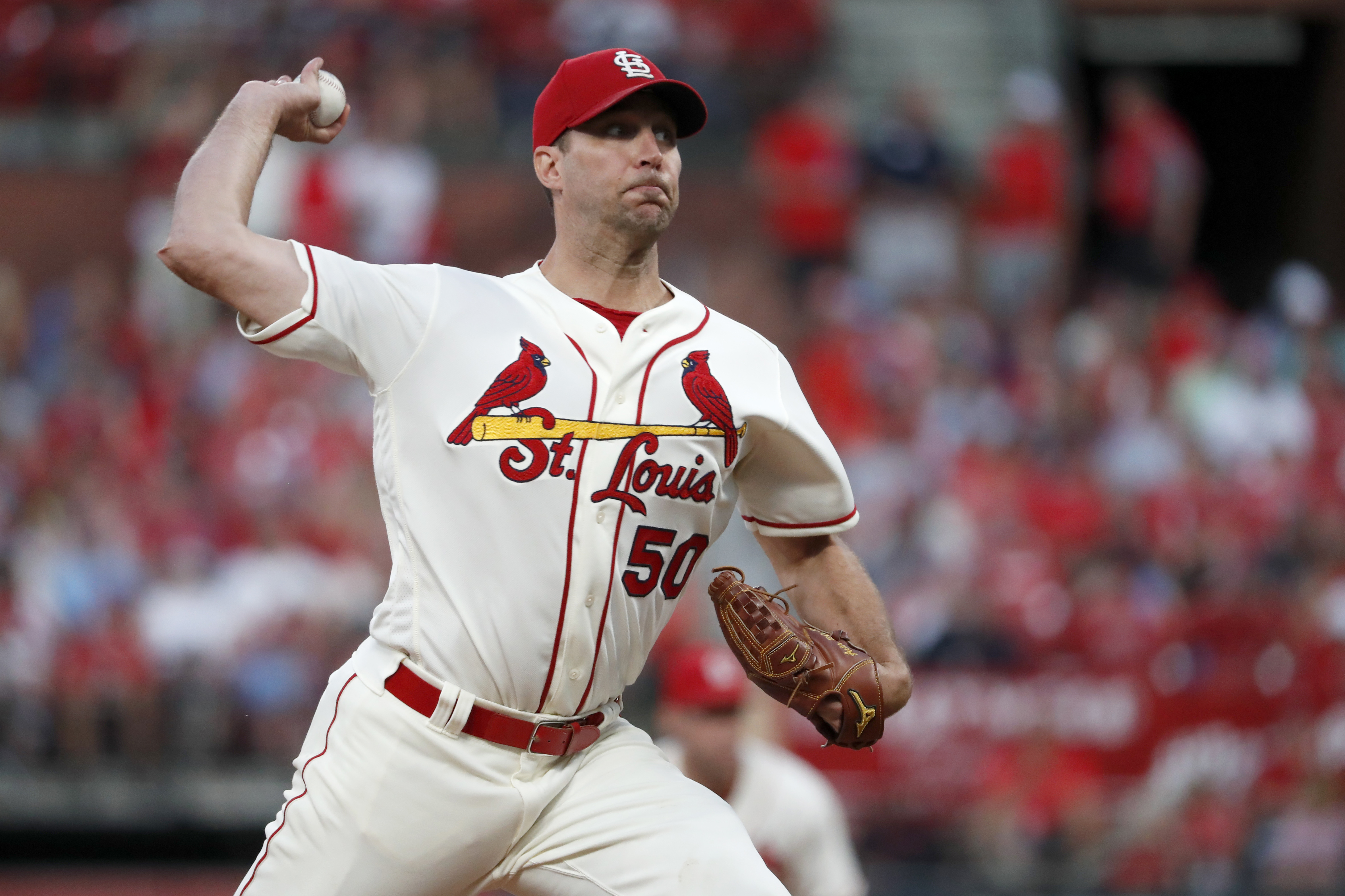 Wainwright overcomes 1st-pitch HR, leads Cards over Pirates