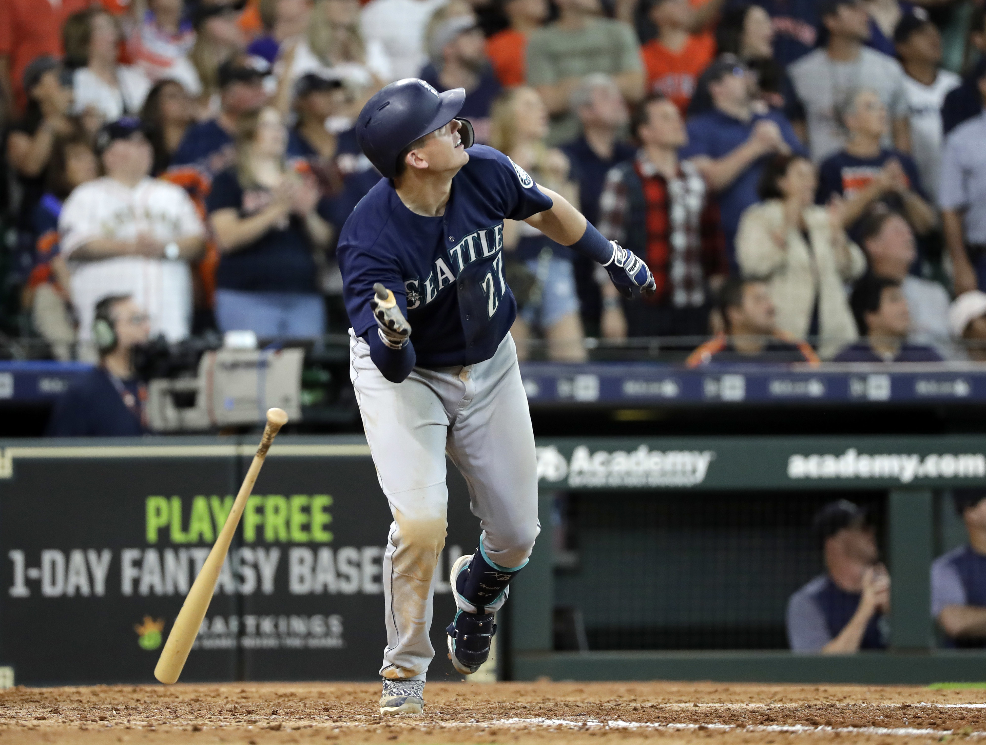 Healy, Mariners rally past Astros 4-3 in 10 for 4-game sweep