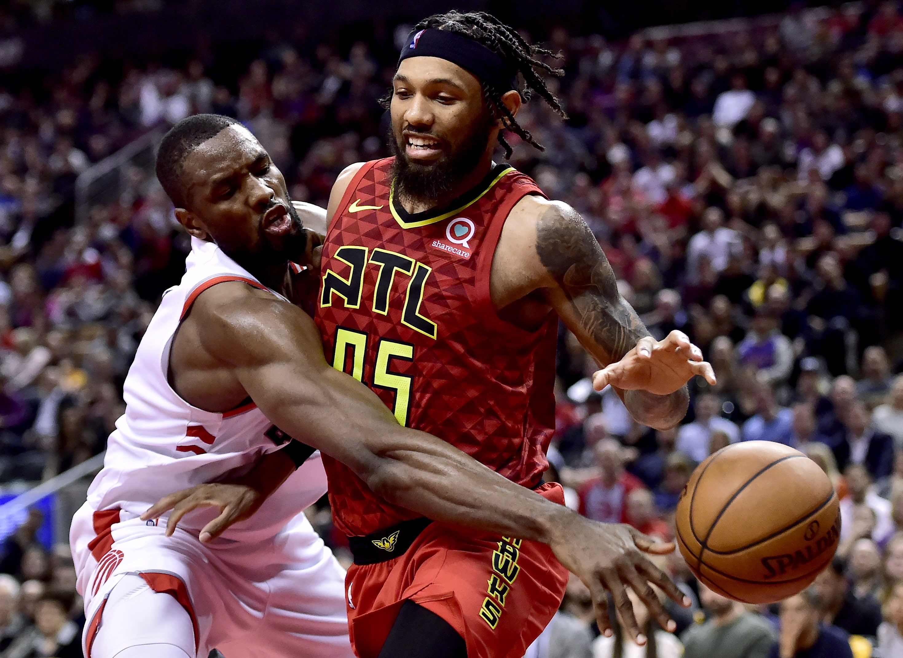 Ibaka’s basket lifts Raptors past Hawks 104-101