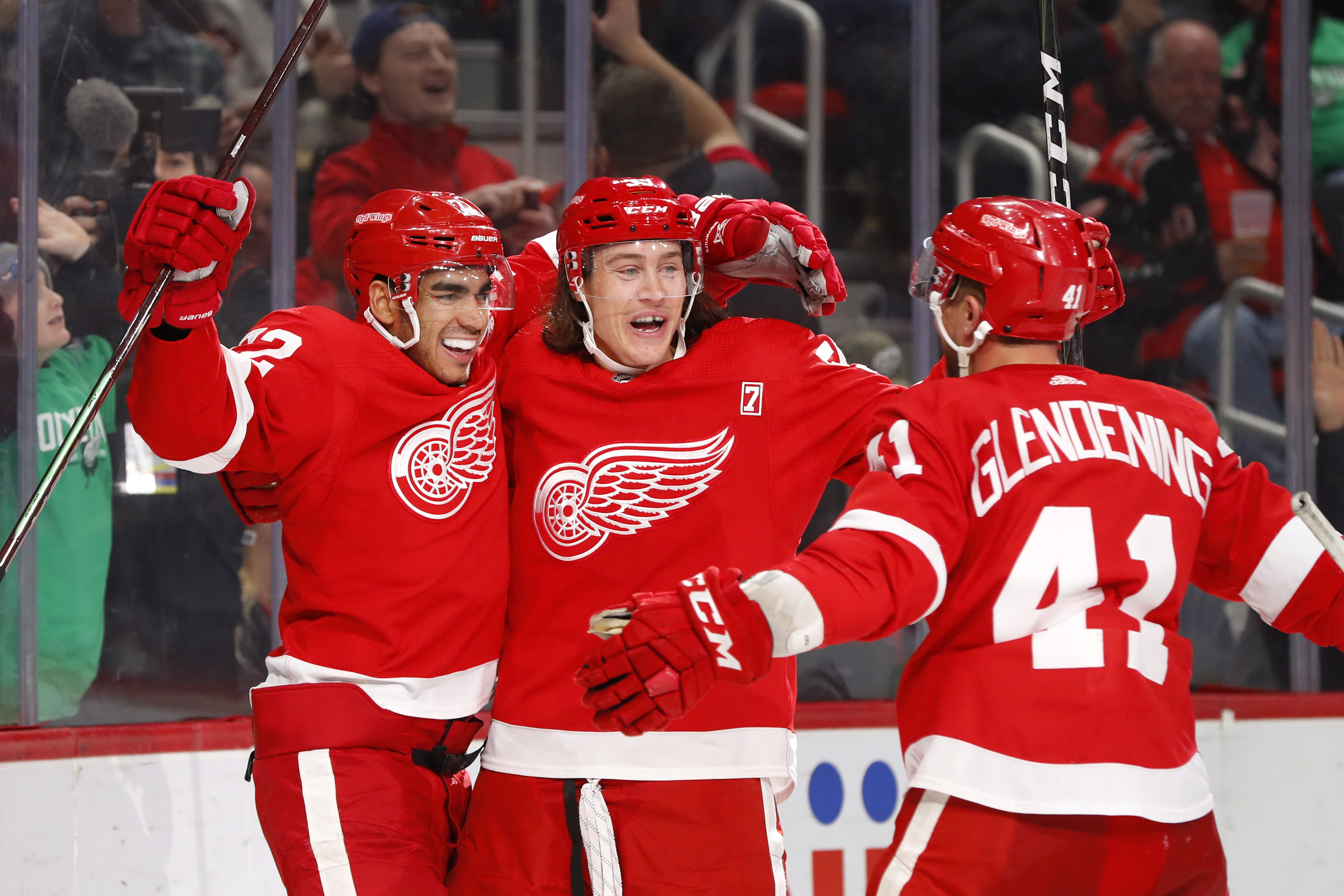 Andreas Athanasiou scores 2, Red Wings beat Islanders 2-1