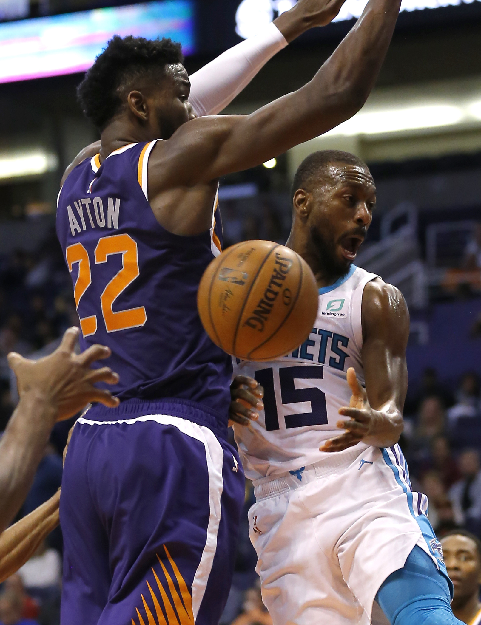 Walker’s big finish gives Hornets win over Suns