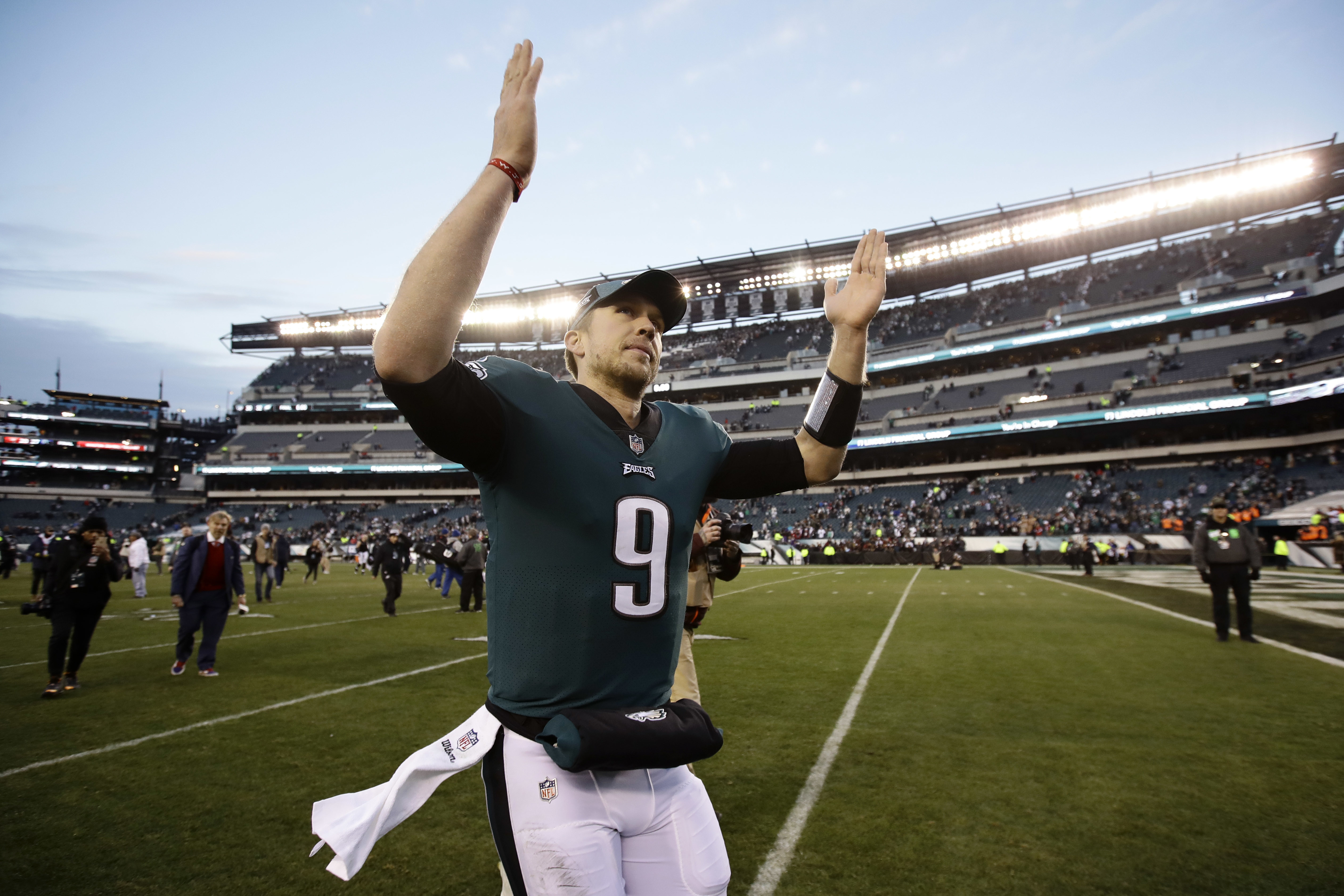 Eagles, behind Foles, stay alive in NFC playoff race