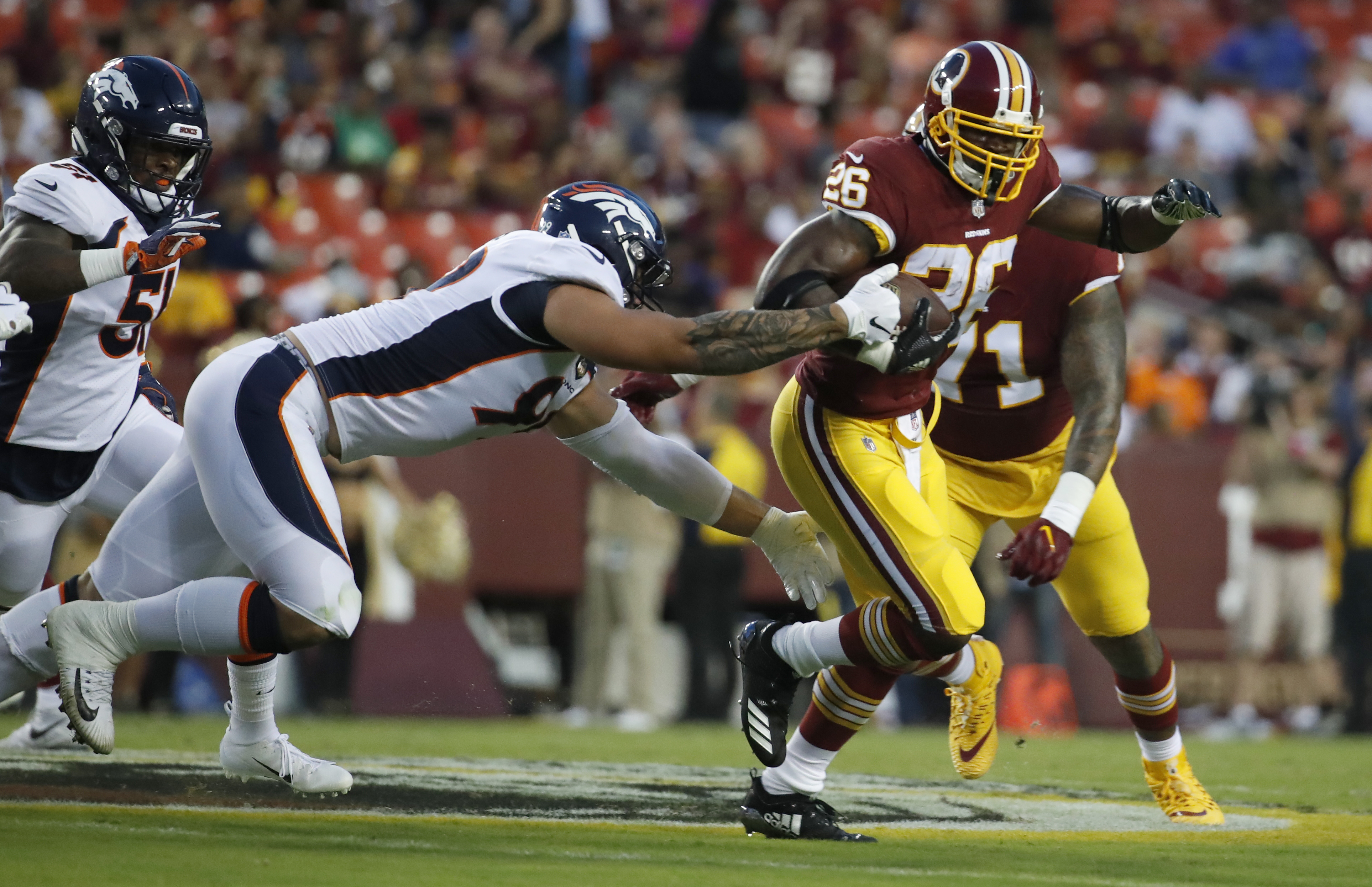 Adrian Peterson impresses in Redskins debut vs. Broncos