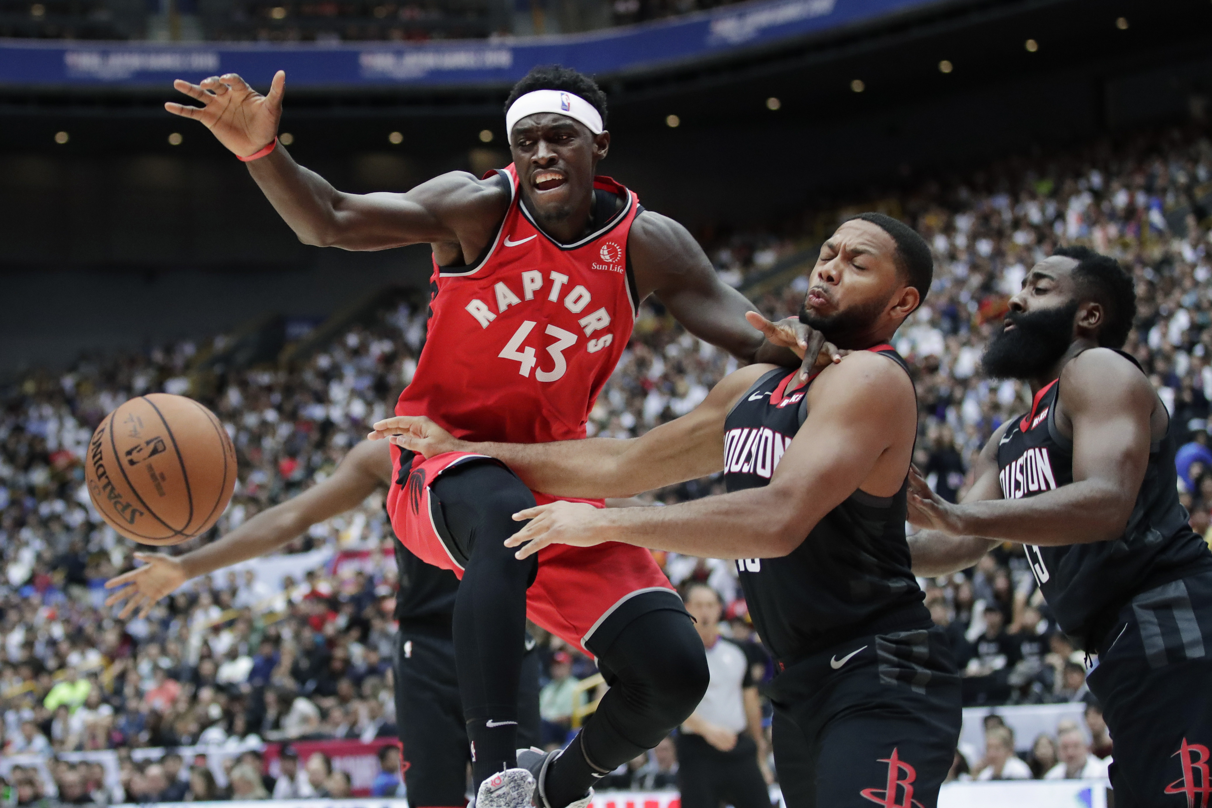 AP source: Raptors, Siakam agree on 4-year max extension