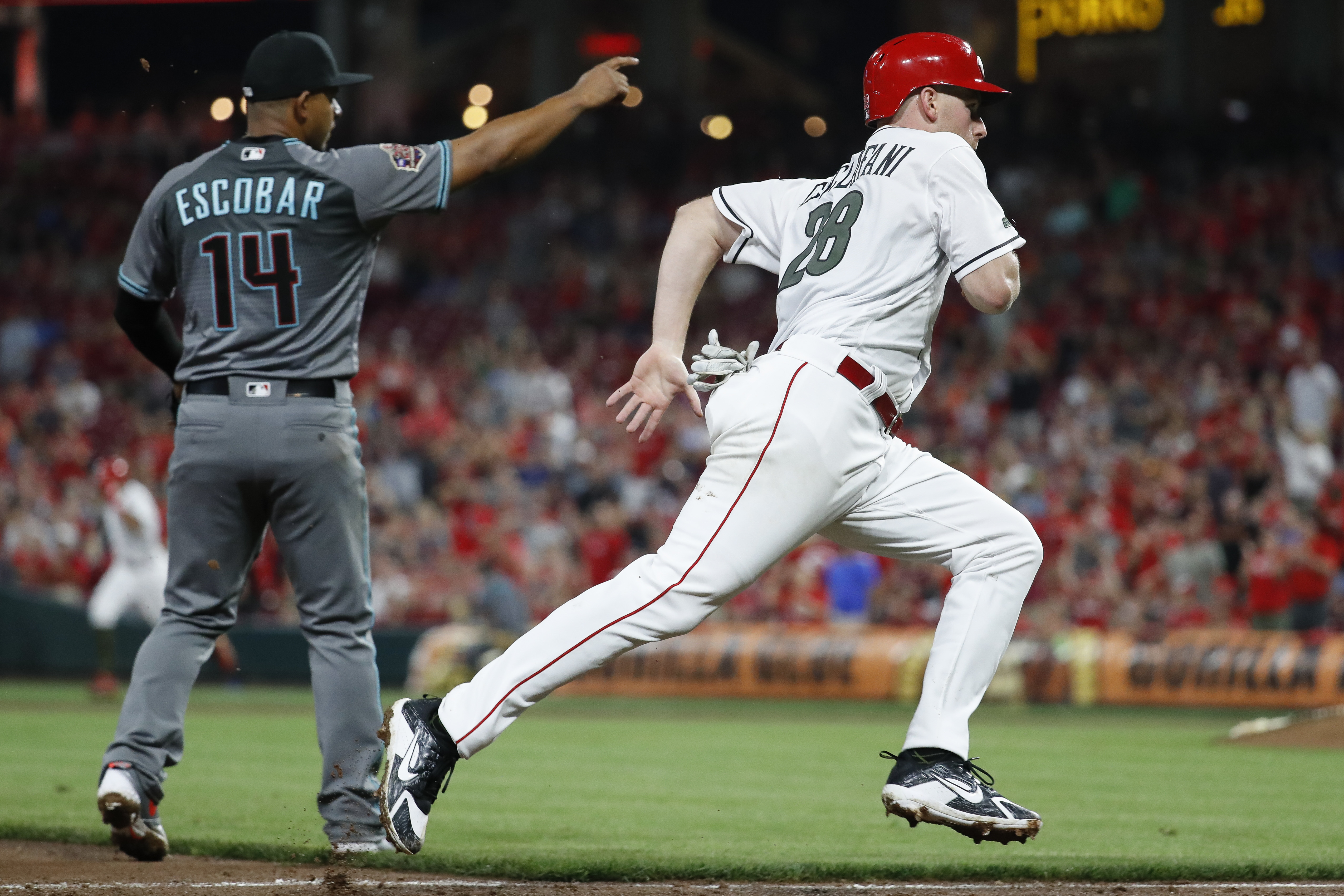 Anthony DeSclafani shuts down D-Backs in Reds’ 3-0 win