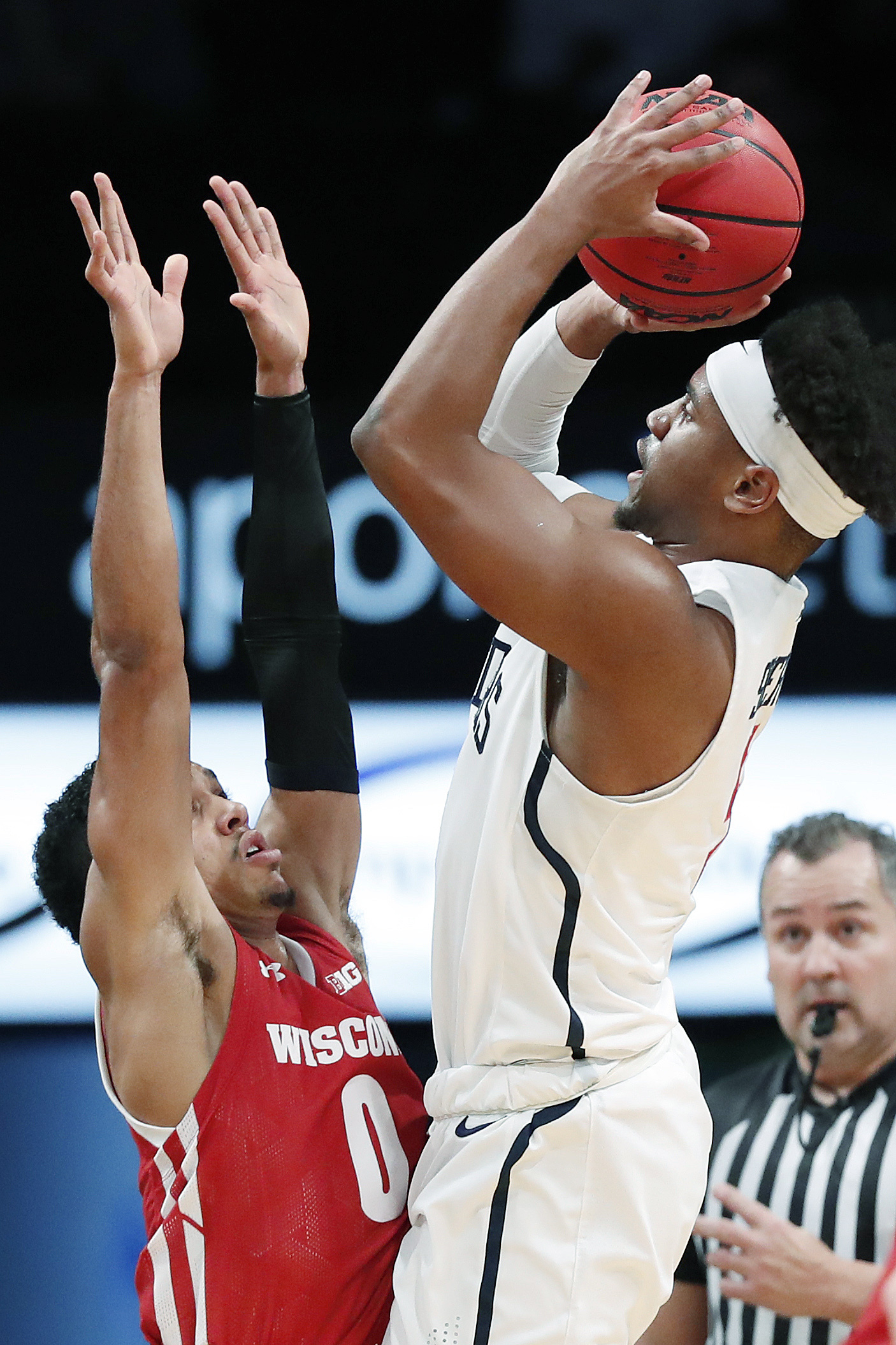 Spiders bite Badgers in Legends Classic