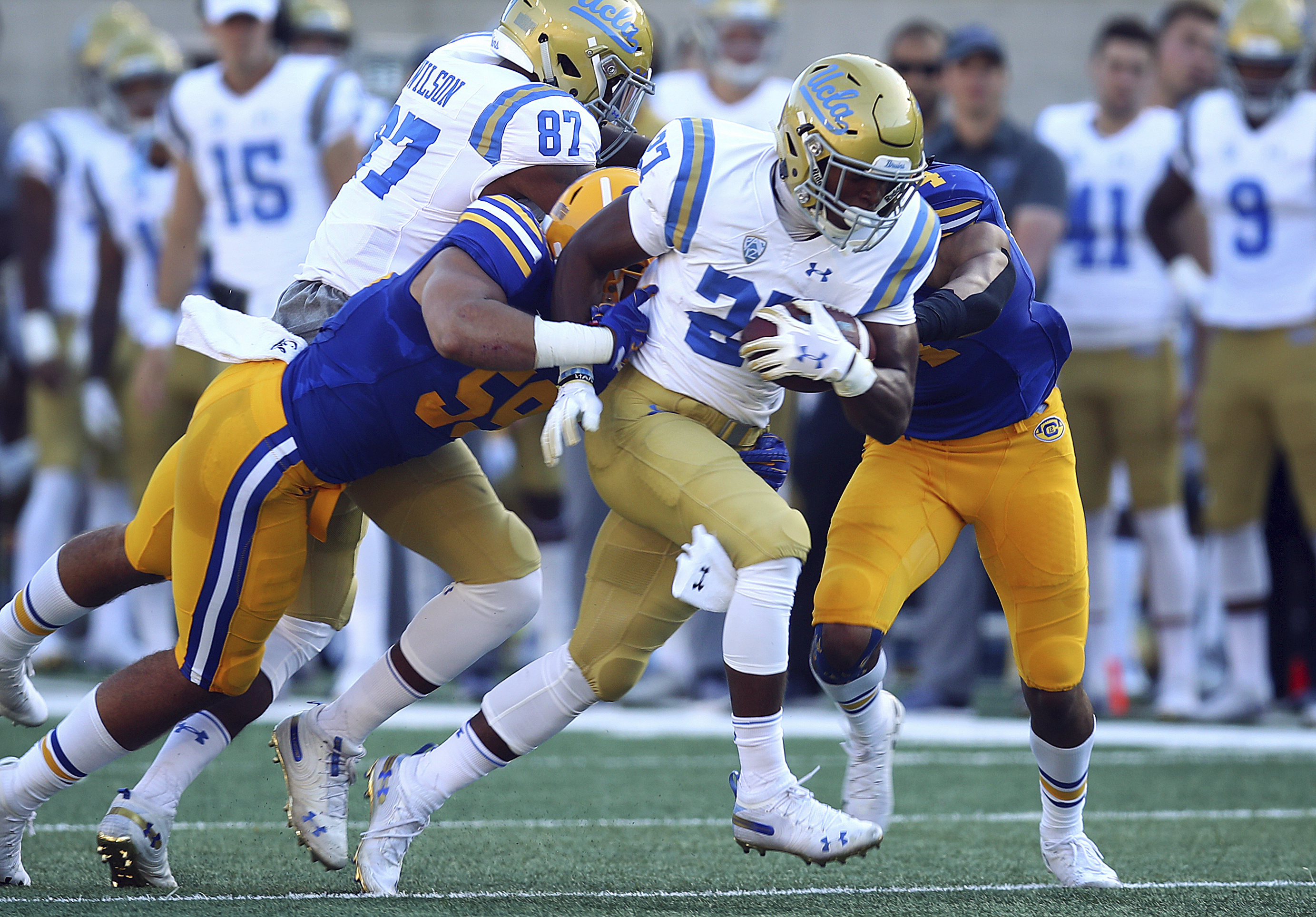 Chip Kelly gets 1st win at UCLA, 37-7 over California