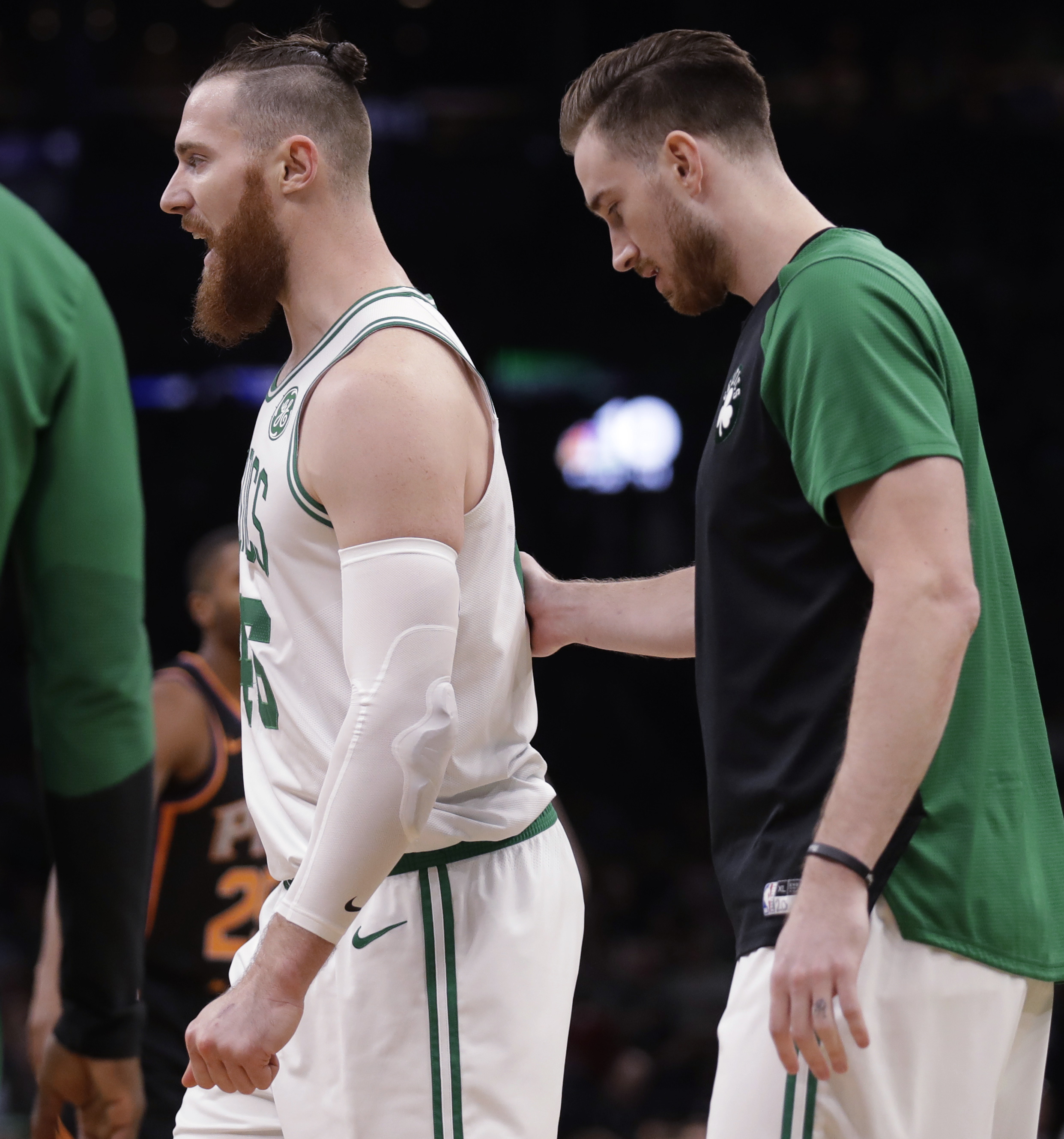 Celtics C Baynes out 4-6 weeks after surgery on finger