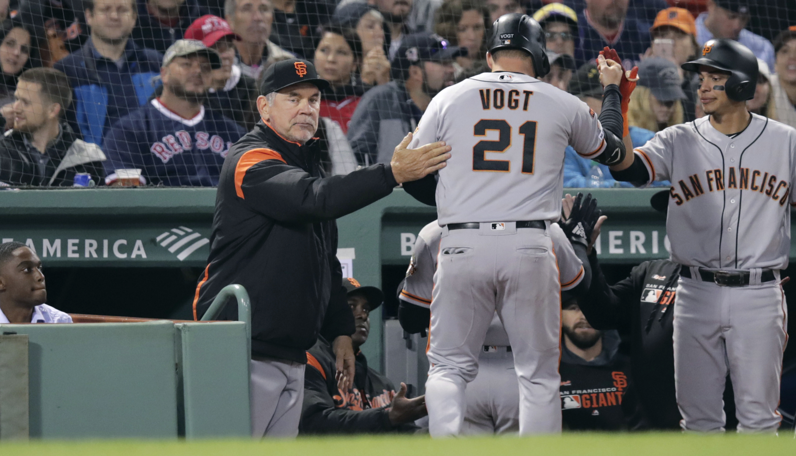 Giants rout Red Sox 11-3, giving Bochy 2,000th win