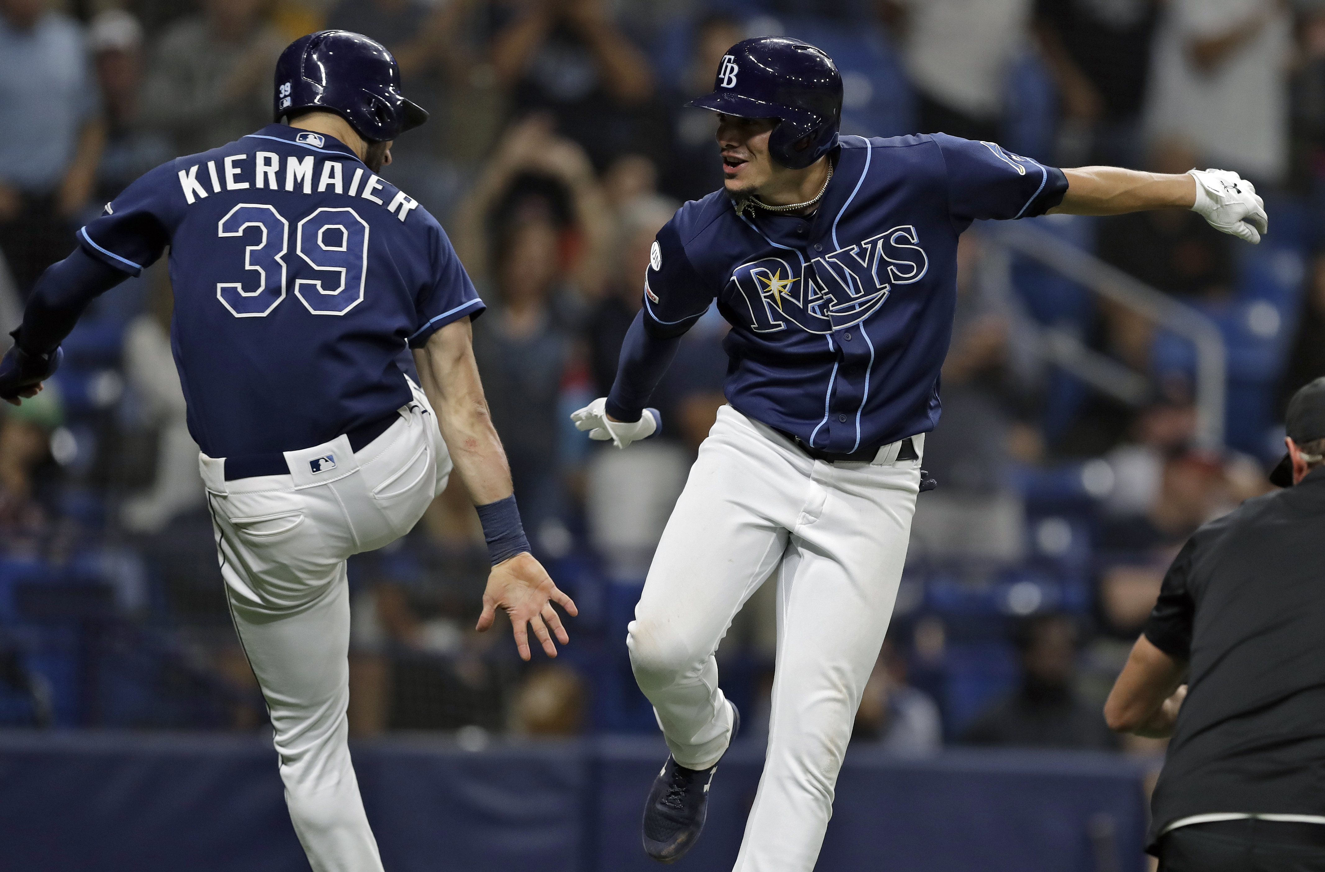 Cardinals beat Diamondbacks 9-7 for 6th straight win