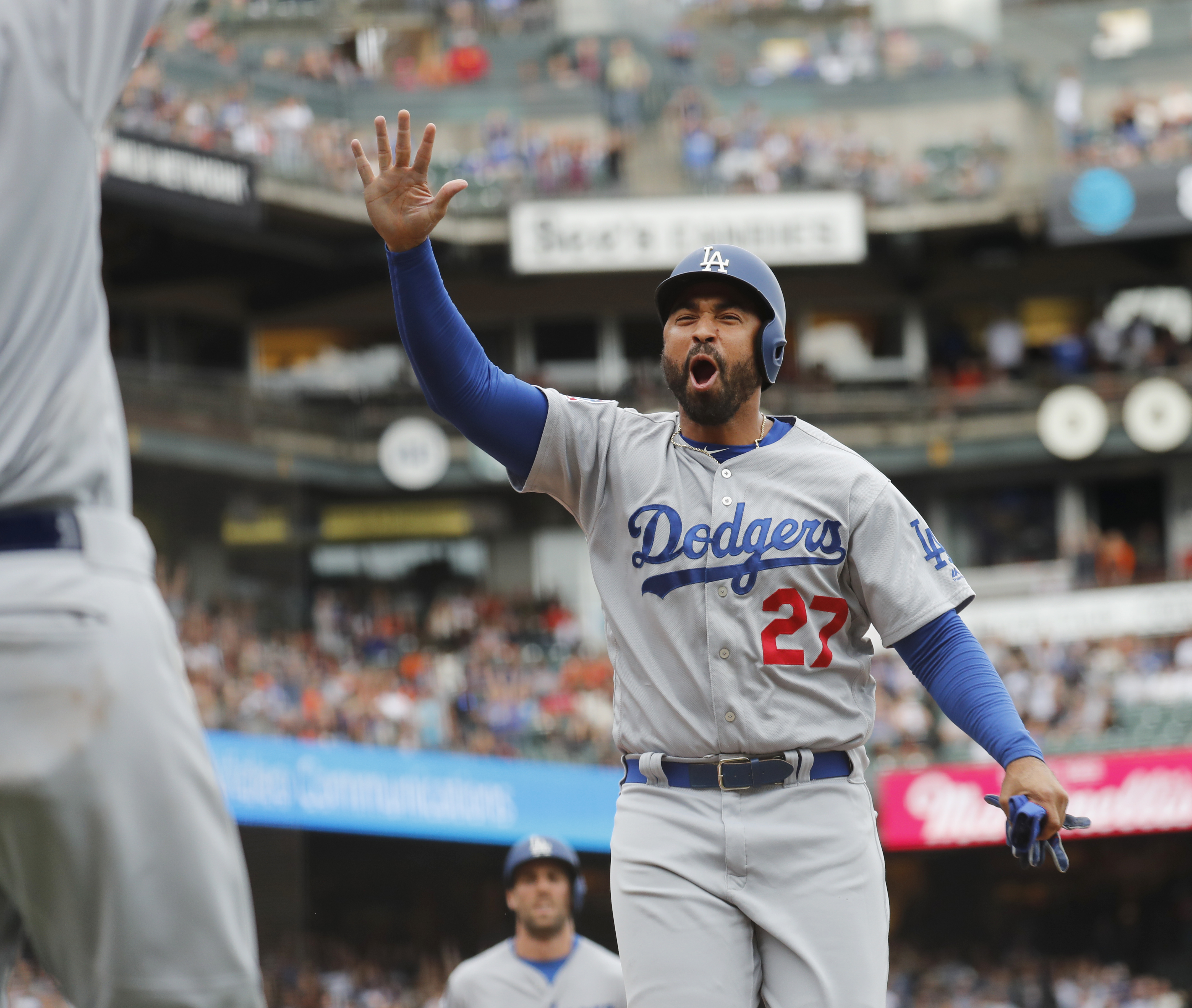 Dodgers clinch playoff berth with 10-6 win against Giants