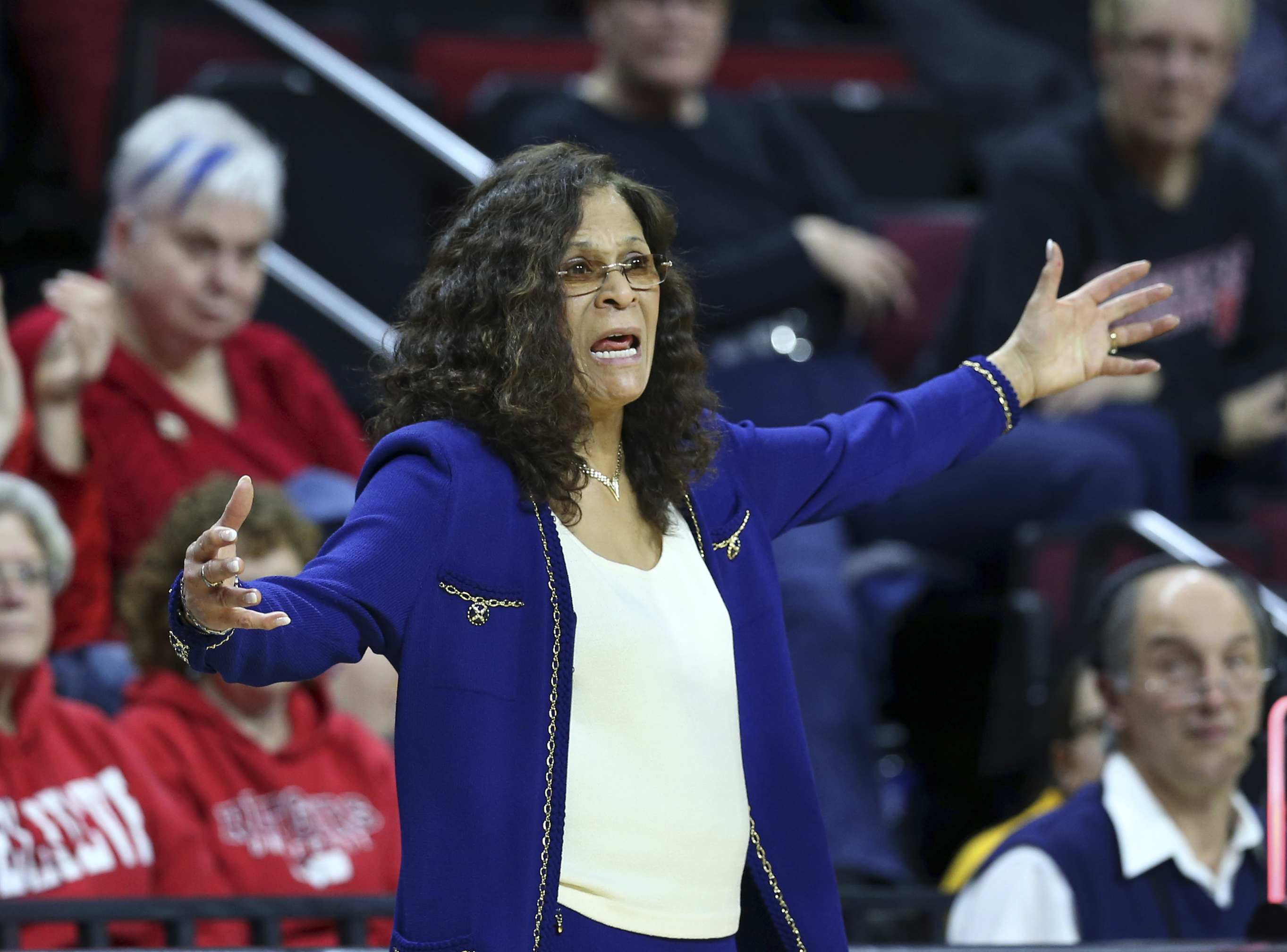 Rutgers women's basketball coach Stringer nearing 1,000 wins