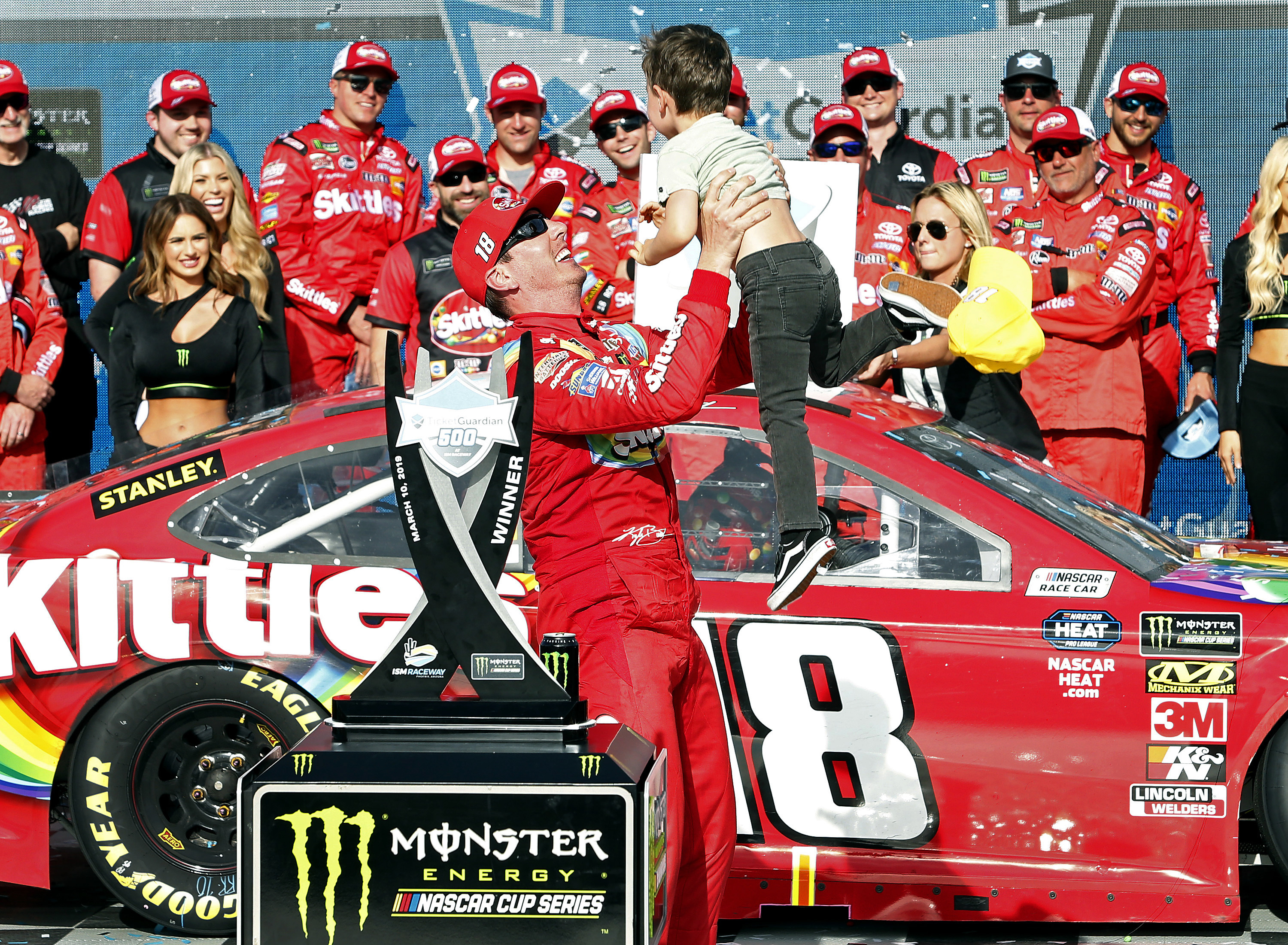 Kyle Busch nears milestone 200th NASCAR victory