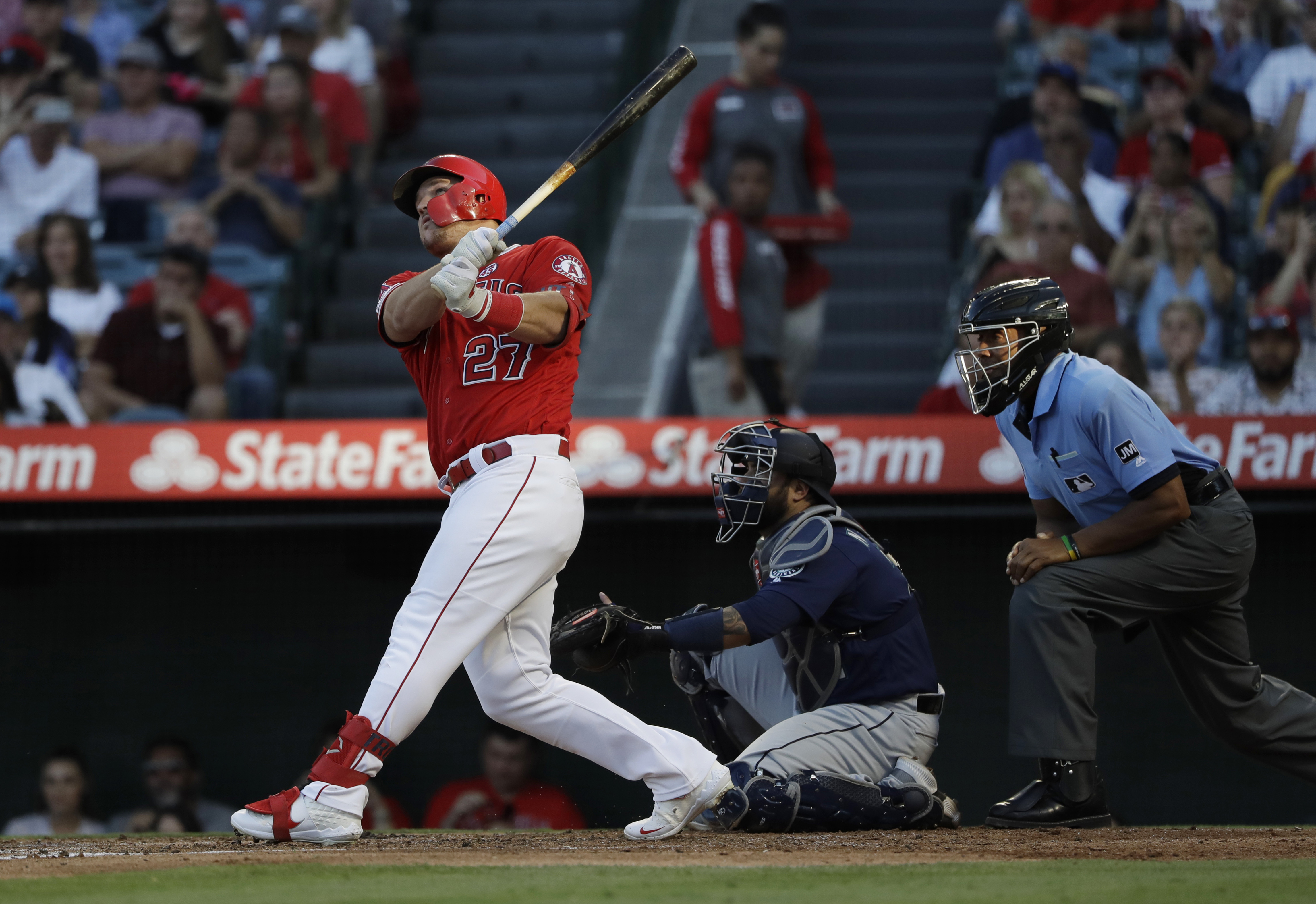 Mike Trout exits Angels game early with right calf tightness