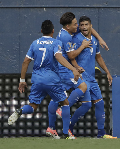 Elias Hernandez leads Mexico past El Salvador 3-1