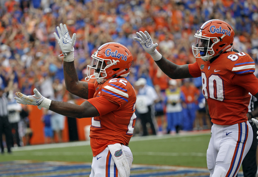 Florida ties NCAA record by scoring in 365th straight game