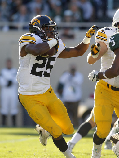 Fast start lifts Michigan State to 17-10 win over Iowa (Sep 30, 2017)