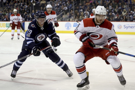 Ehlers gets 5th goal, lifts Jets over Hurricanes 2-1 (Oct 14, 2017)